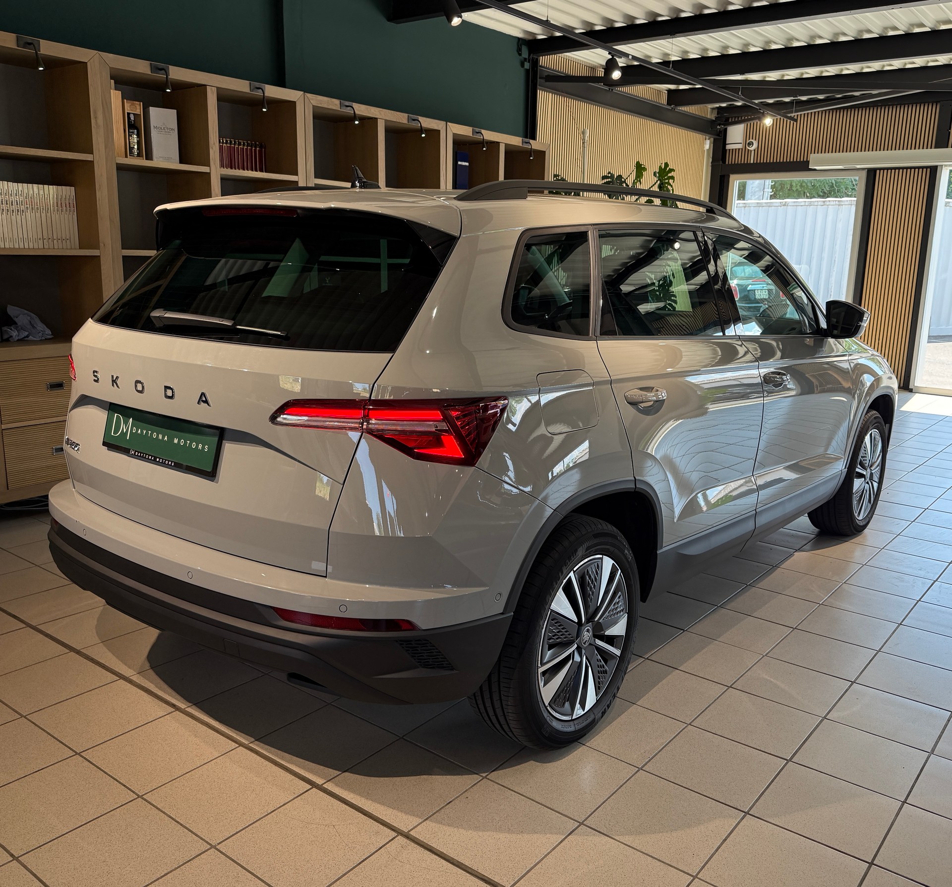 SKODA Karoq 1.5 TSI Selection DSG-showroom-element-2