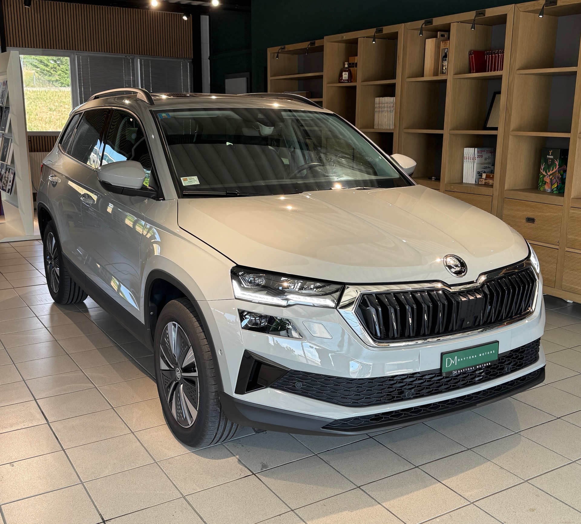 SKODA Karoq 1.5 TSI Selection DSG-showroom-element-1