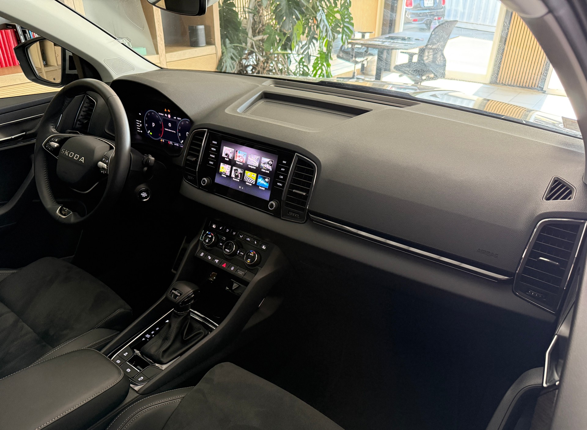 SKODA Karoq 1.5 TSI Selection DSG-image-11