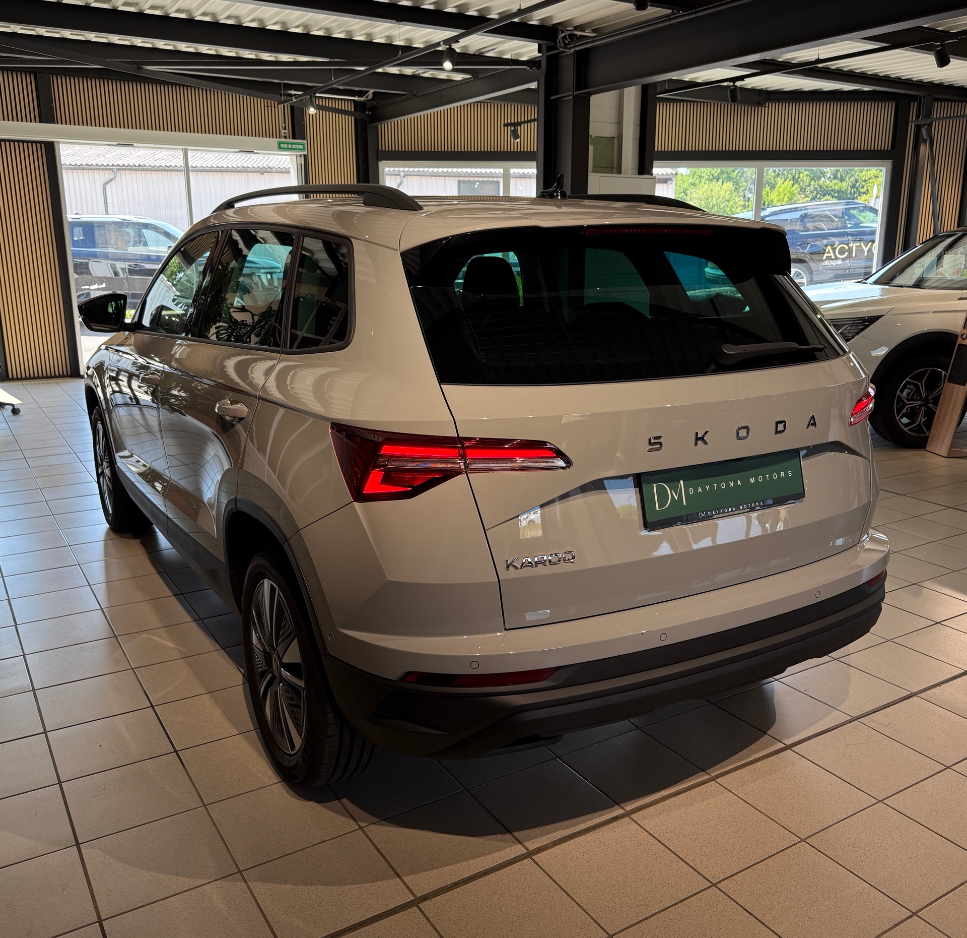 SKODA Karoq 1.5 TSI Selection DSG-showroom-element-3
