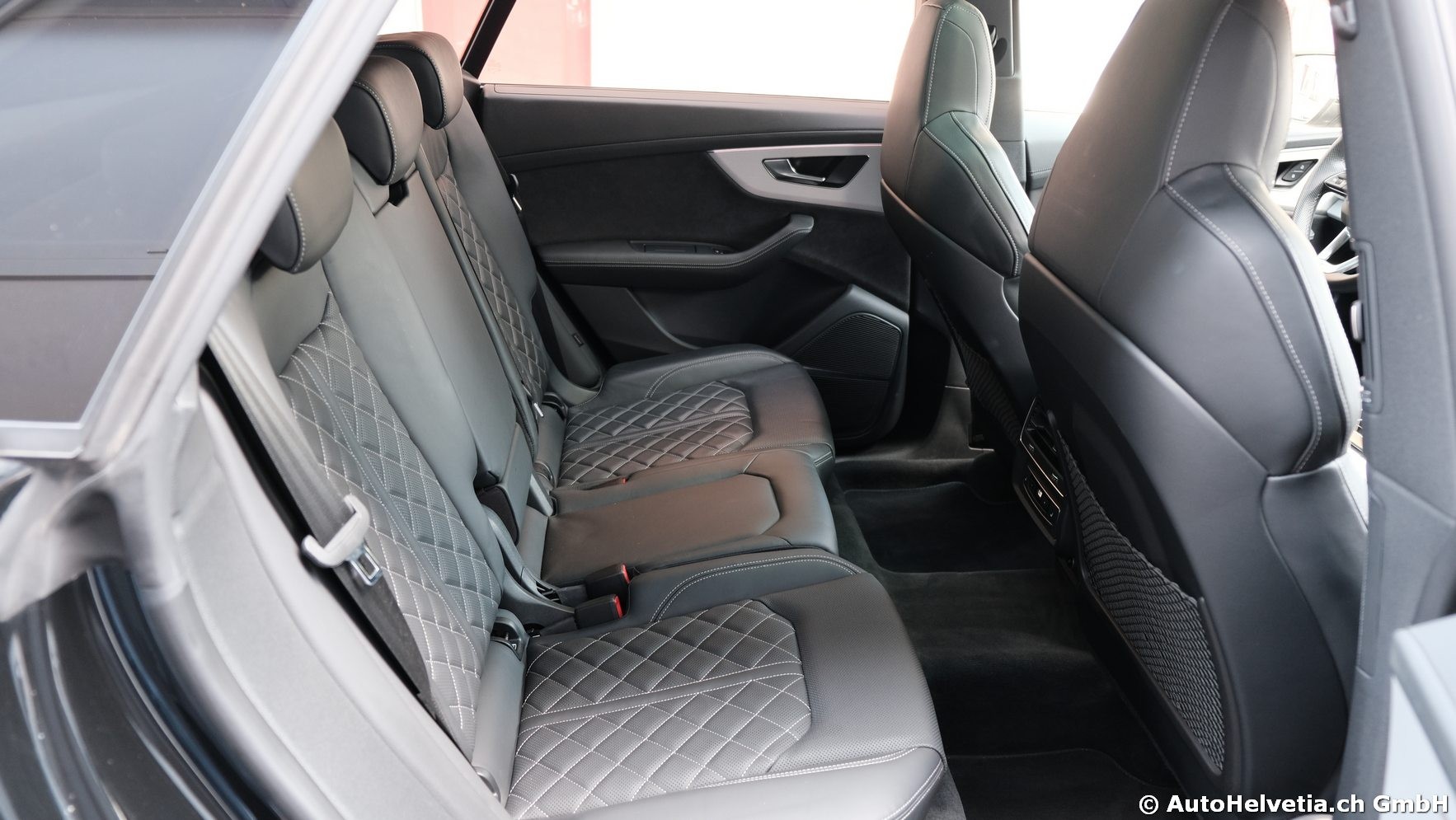 AUDI Q8 60 TFSI e quattro PHEV tiptronic-image-16