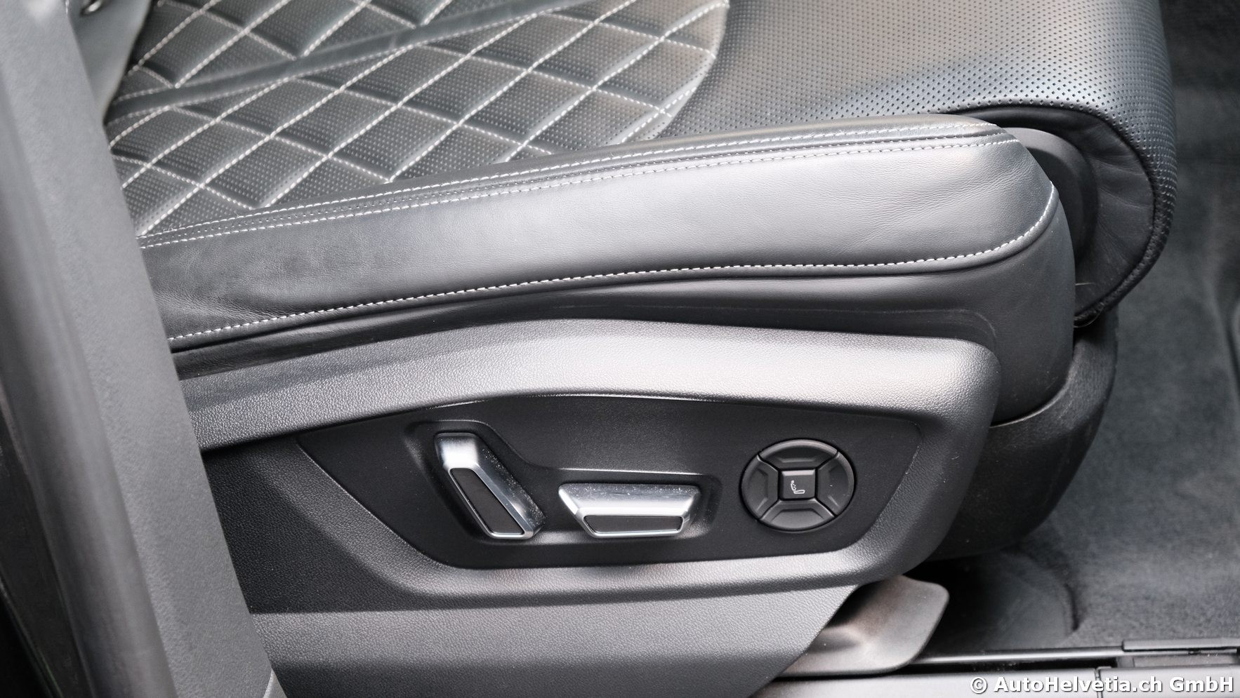 AUDI Q8 60 TFSI e quattro PHEV tiptronic-image-13