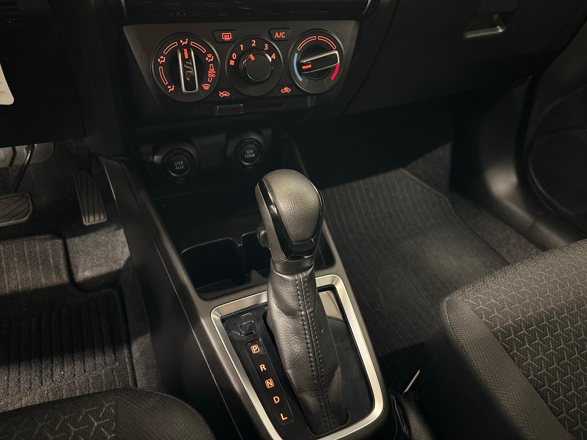 SUZUKI Swift 1.2 Compact+ Hybrid-image-13