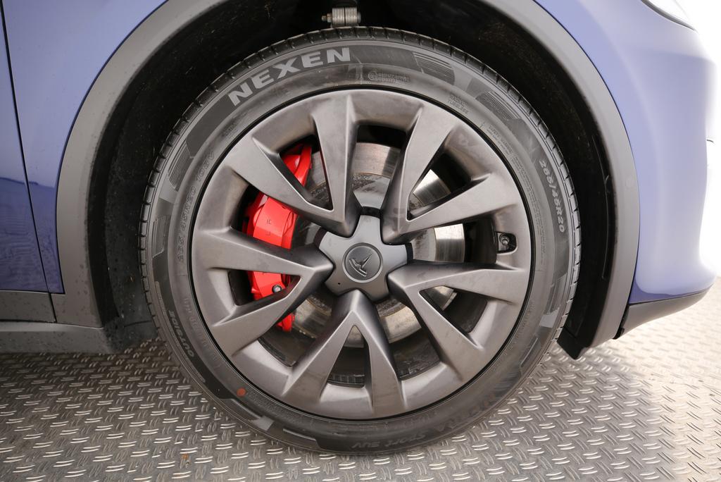 TESLA Model X Plaid-image-12
