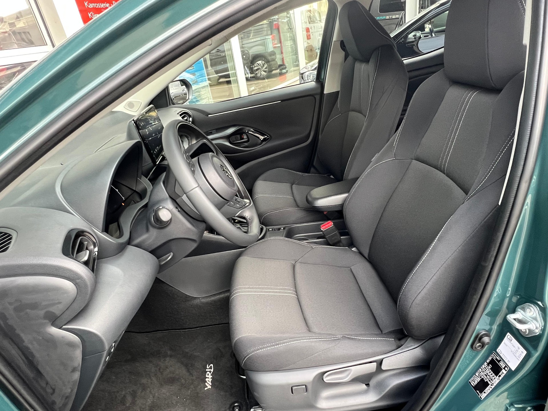 TOYOTA Yaris 1.5 VVT-i HSD Trend-image-11