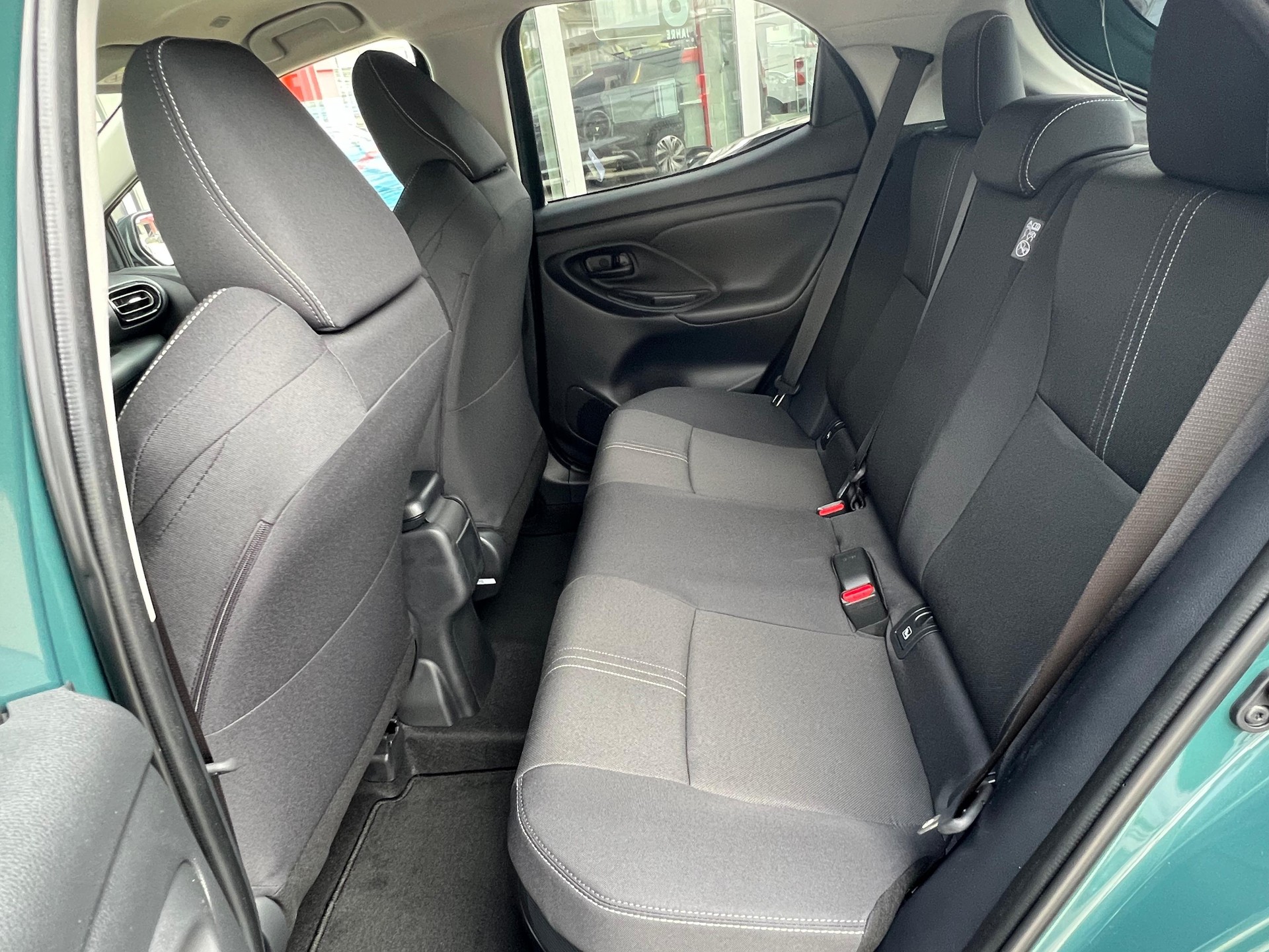 TOYOTA Yaris 1.5 VVT-i HSD Trend-image-10