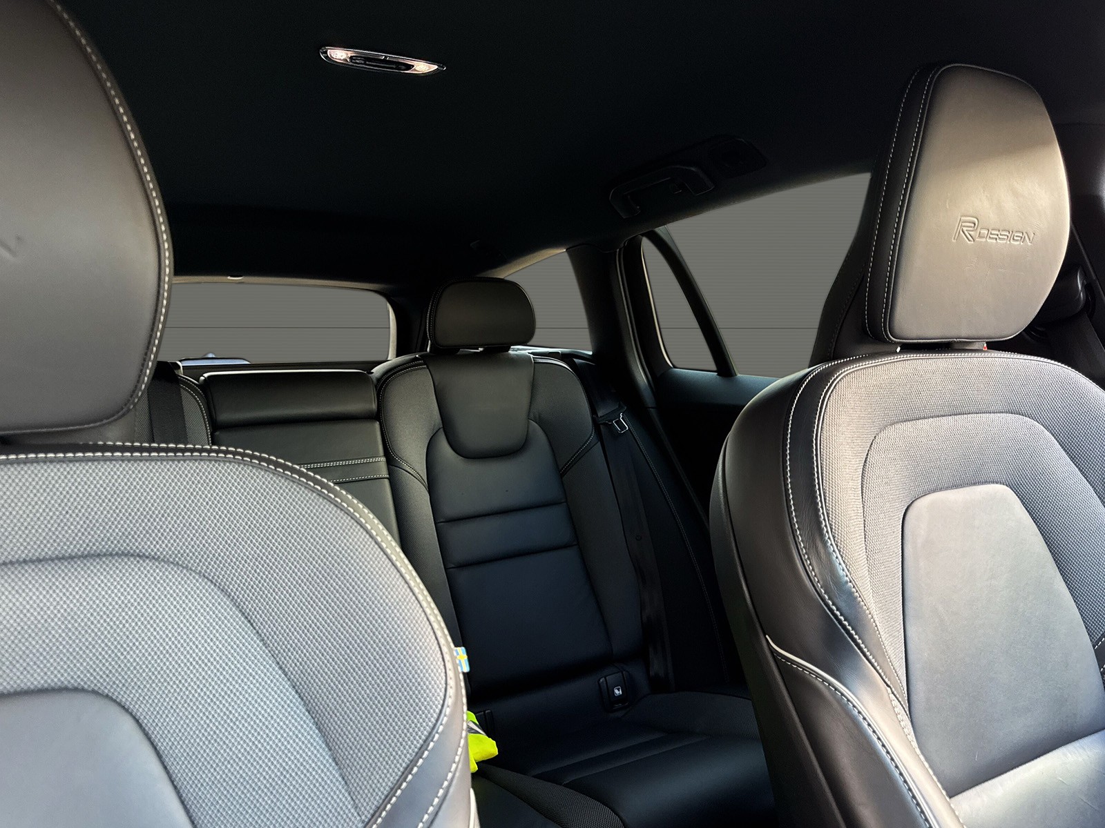 VOLVO V60 2.0 D4 R-Design AWD-image-8