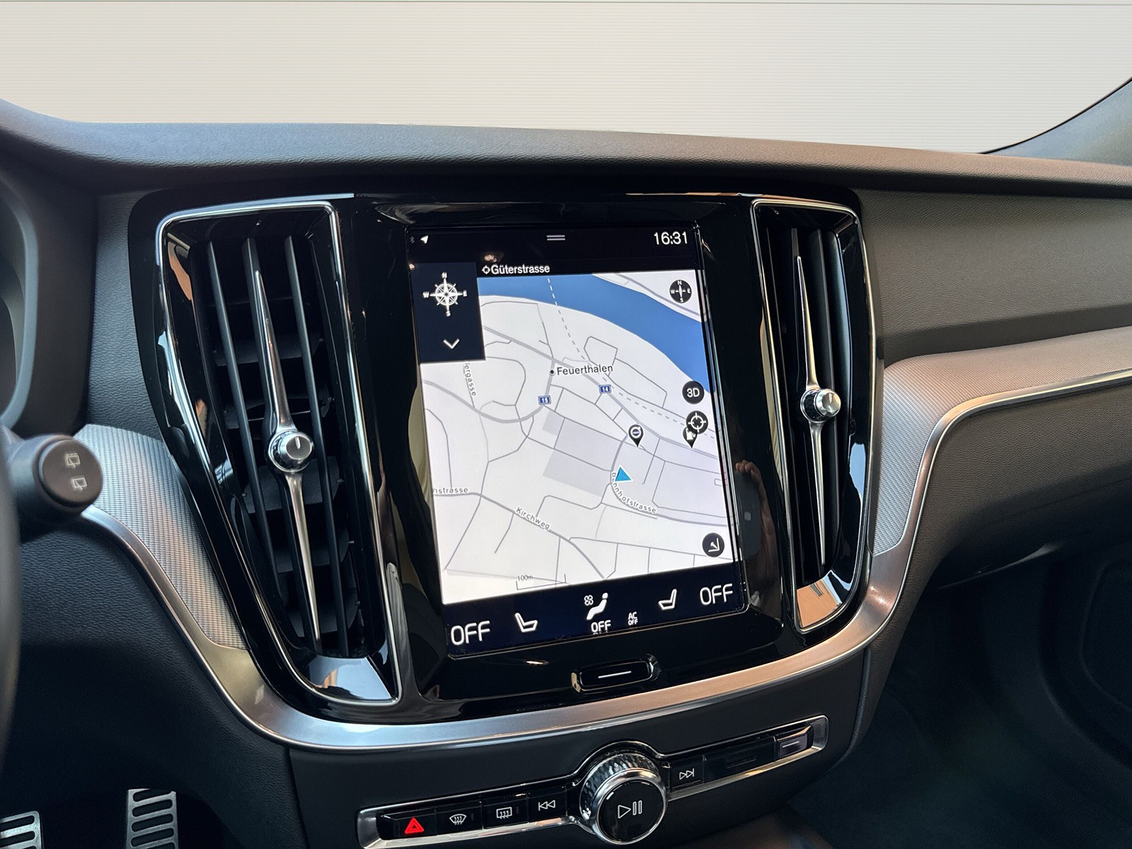 VOLVO V60 2.0 D4 R-Design AWD-image-13