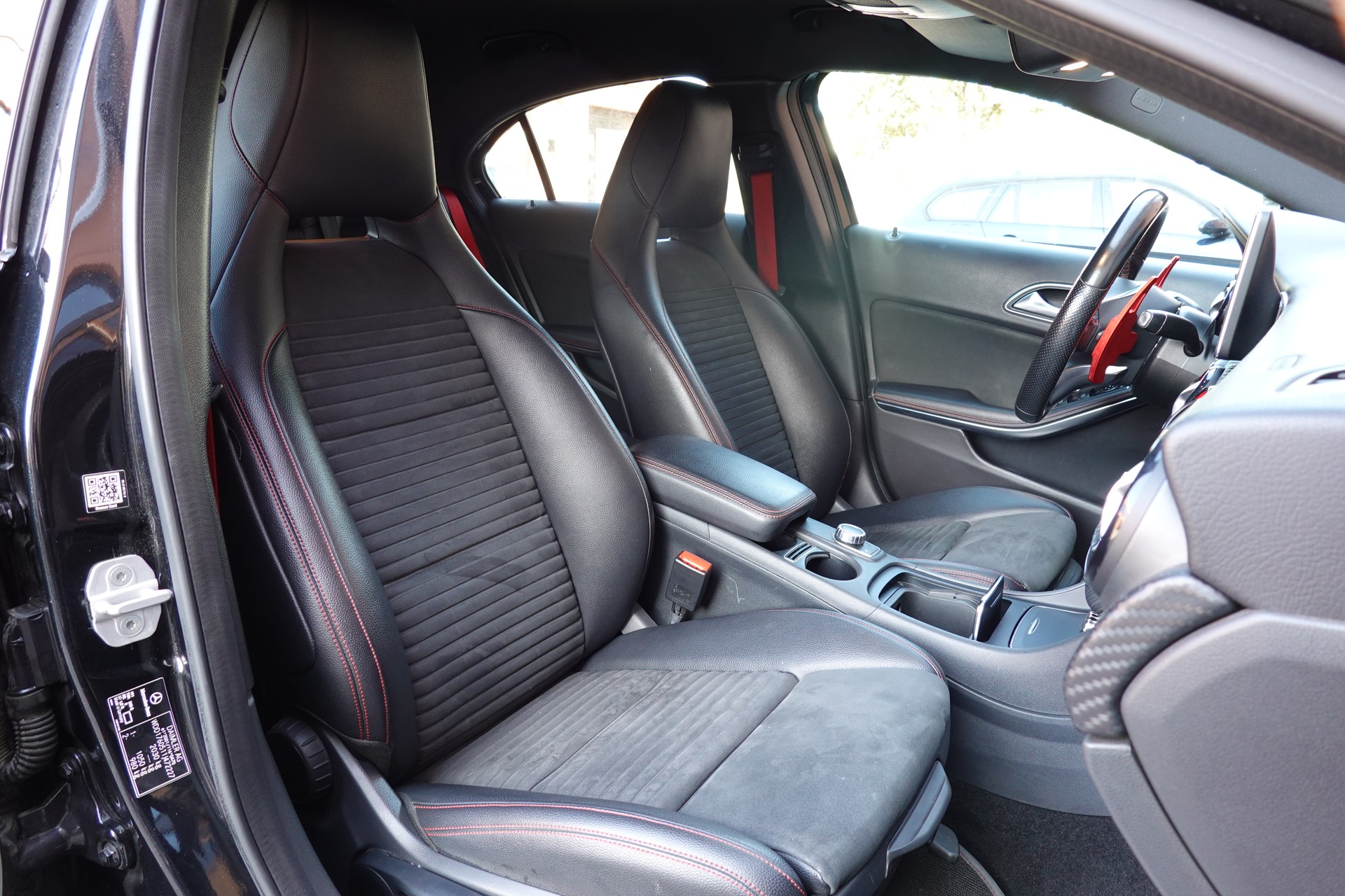 MERCEDES-BENZ A 250 Sport 4Matic 7G-DCT -" Pack AMG * Sièges Chauffants * Camera de recul* GPS * Tempomat * intérieur carbone *-image-21