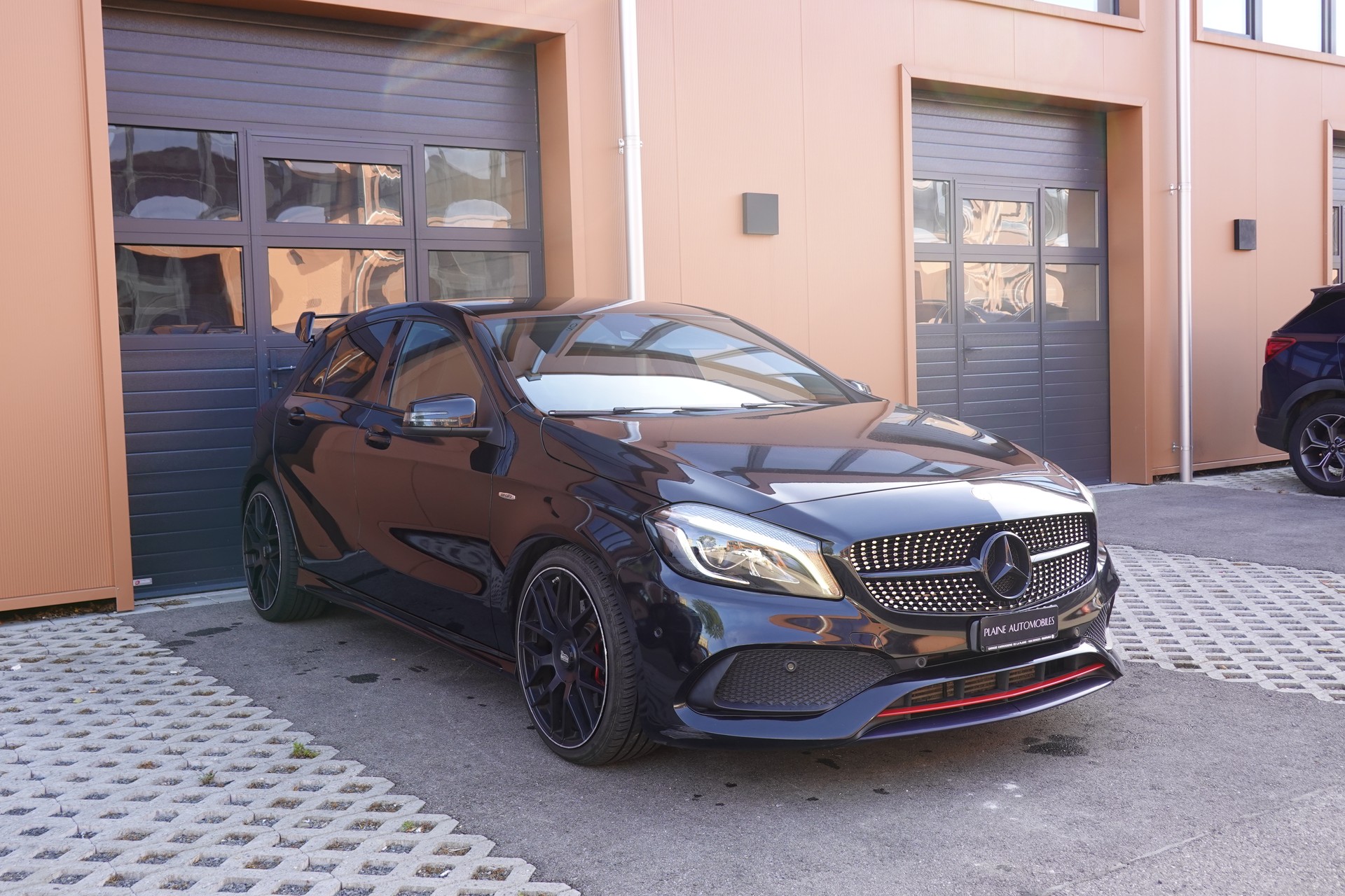 MERCEDES-BENZ A 250 Sport 4Matic 7G-DCT -" Pack AMG * Sièges Chauffants * Camera de recul* GPS * Tempomat * intérieur carbone *-showroom-element-2