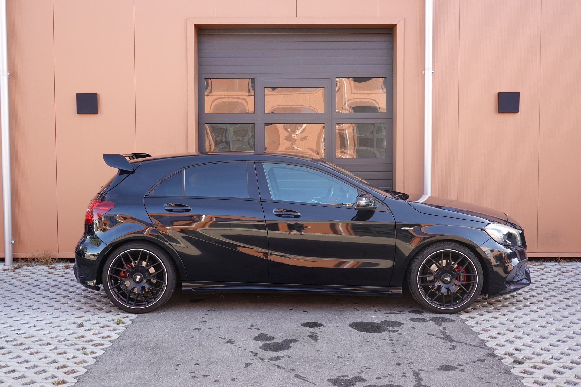 MERCEDES-BENZ A 250 Sport 4Matic 7G-DCT -" Pack AMG * Sièges Chauffants * Camera de recul* GPS * Tempomat * intérieur carbone *-showroom-element-3