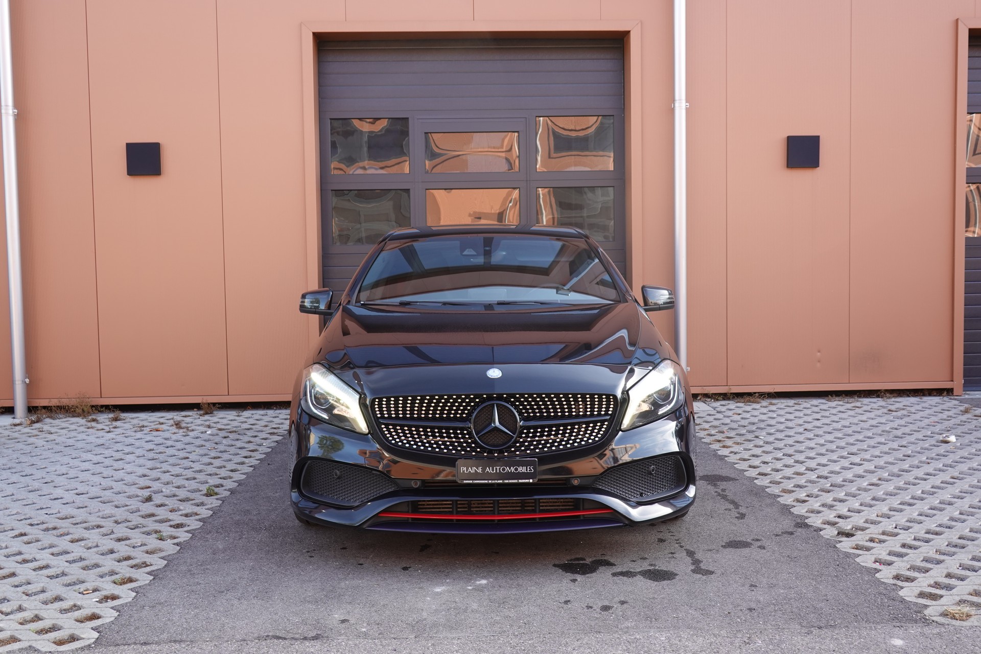 MERCEDES-BENZ A 250 Sport 4Matic 7G-DCT -" Pack AMG * Sièges Chauffants * Camera de recul* GPS * Tempomat * intérieur carbone *-showroom-element-1
