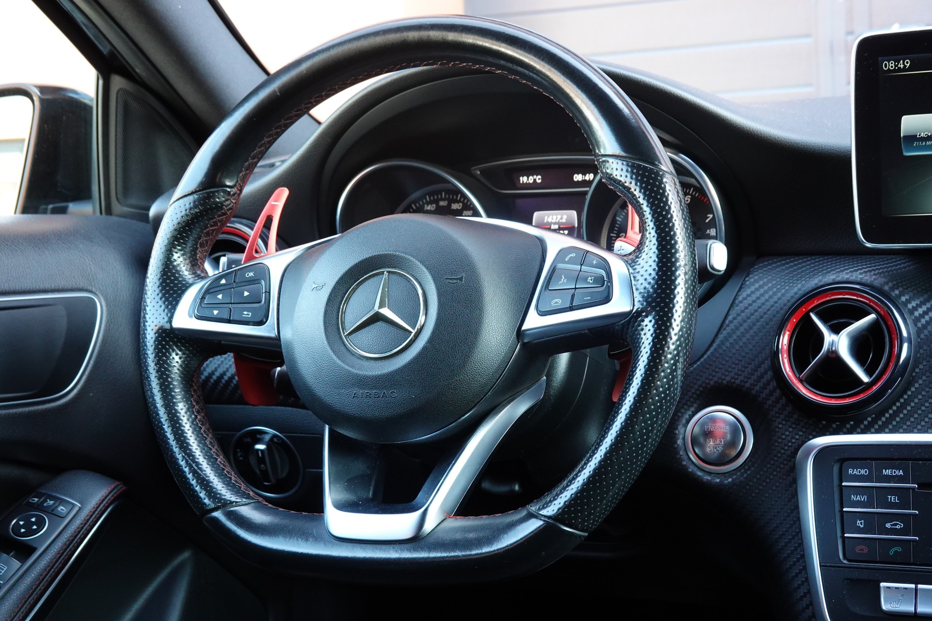 MERCEDES-BENZ A 250 Sport 4Matic 7G-DCT -" Pack AMG * Sièges Chauffants * Camera de recul* GPS * Tempomat * intérieur carbone *-image-11