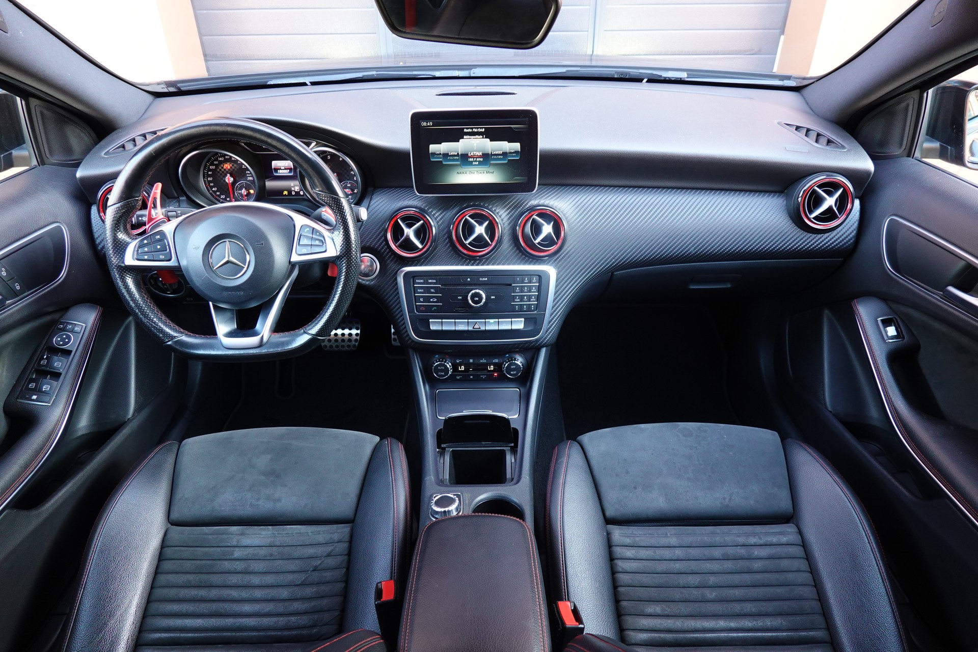 MERCEDES-BENZ A 250 Sport 4Matic 7G-DCT -" Pack AMG * Sièges Chauffants * Camera de recul* GPS * Tempomat * intérieur carbone *-image-10