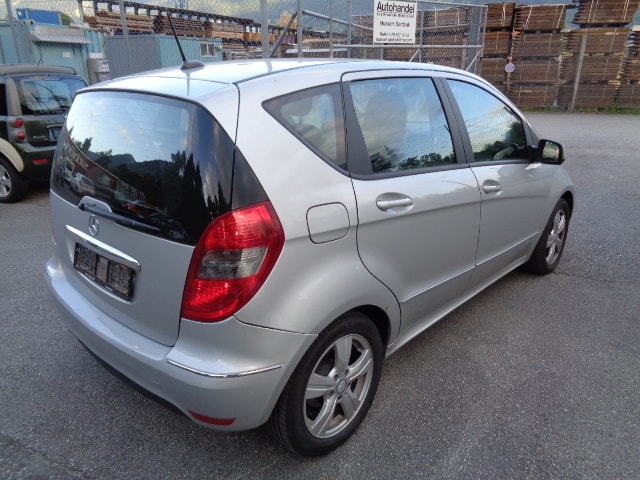 MERCEDES-BENZ A 160 (150) BlueEfficiency Classic-image-4
