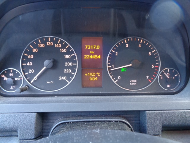 MERCEDES-BENZ A 160 (150) BlueEfficiency Classic-image-9