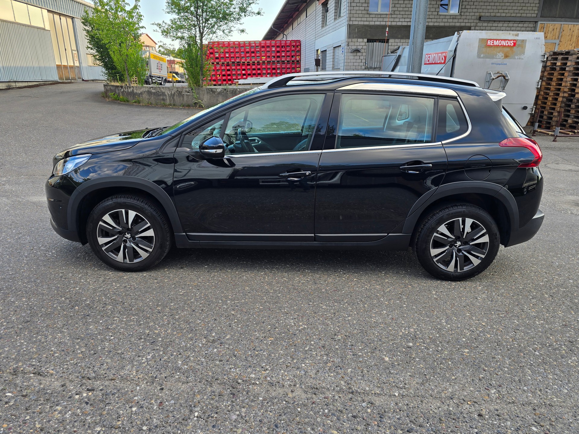 PEUGEOT 2008 1.2 PureTech Allurre EAT6-image-7