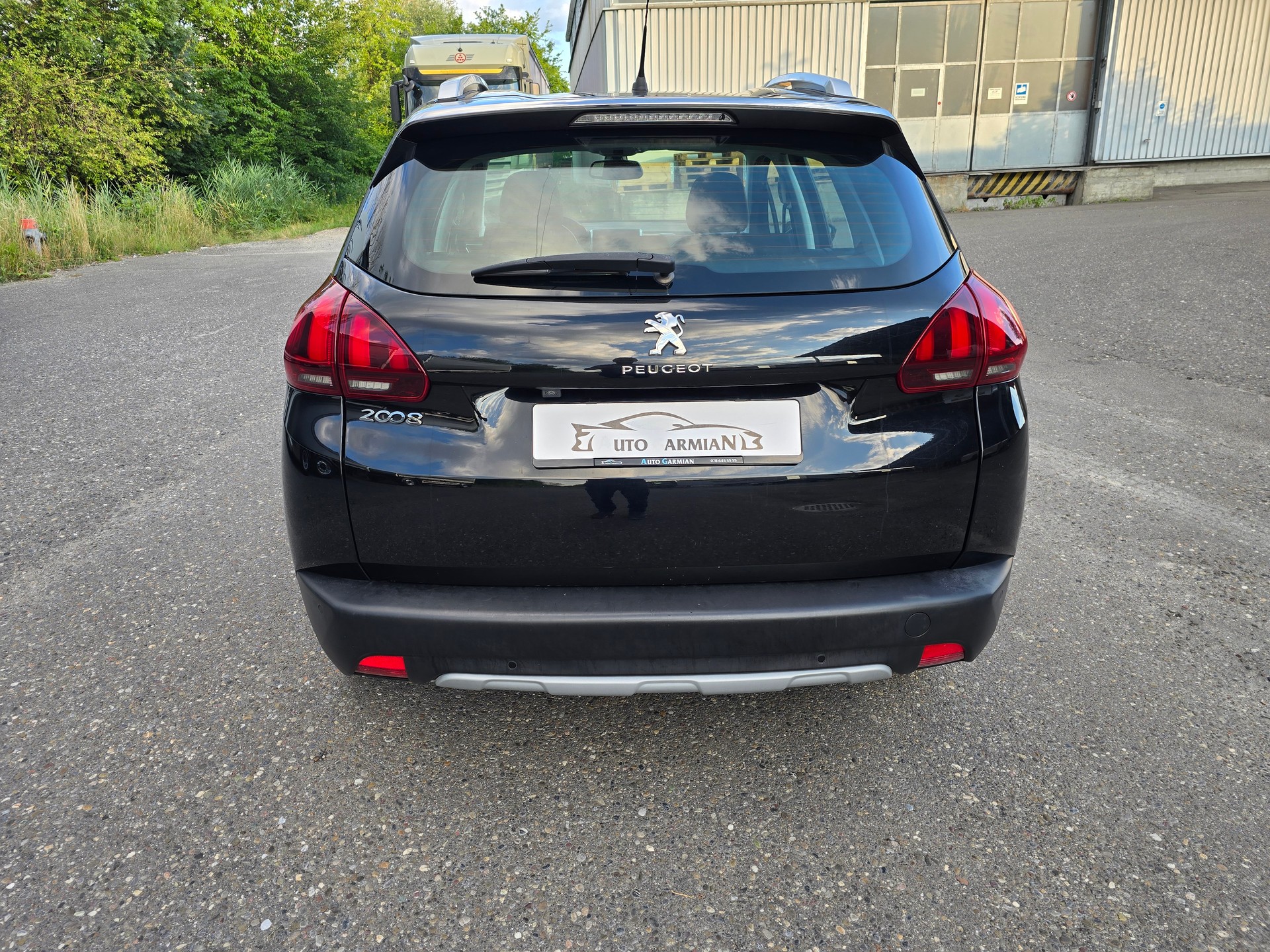 PEUGEOT 2008 1.2 PureTech Allurre EAT6-showroom-element-3