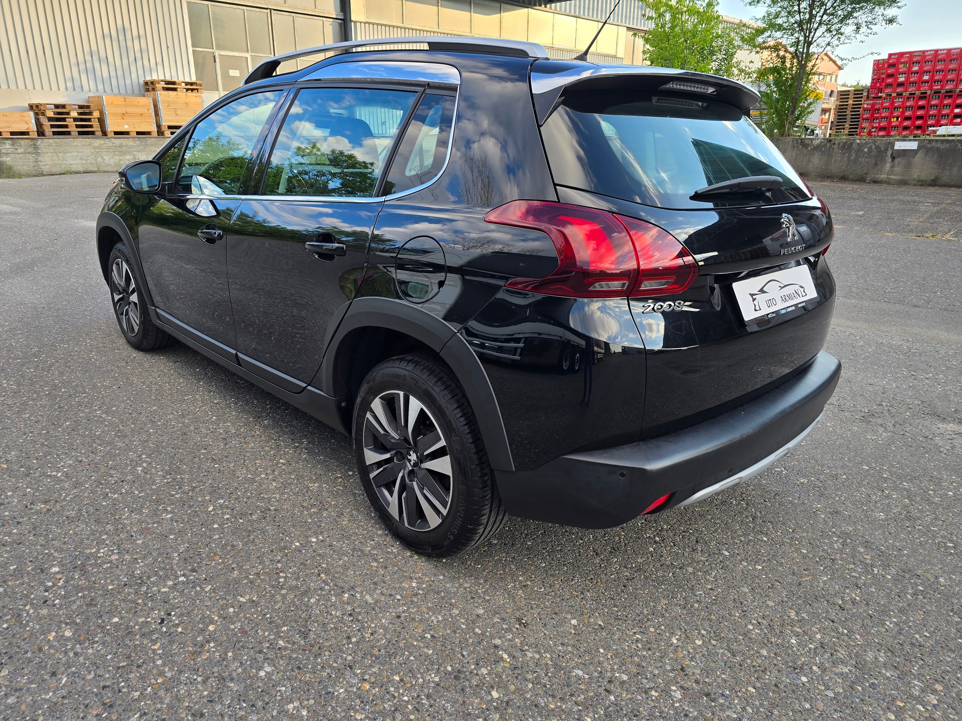 PEUGEOT 2008 1.2 PureTech Allurre EAT6-image-4