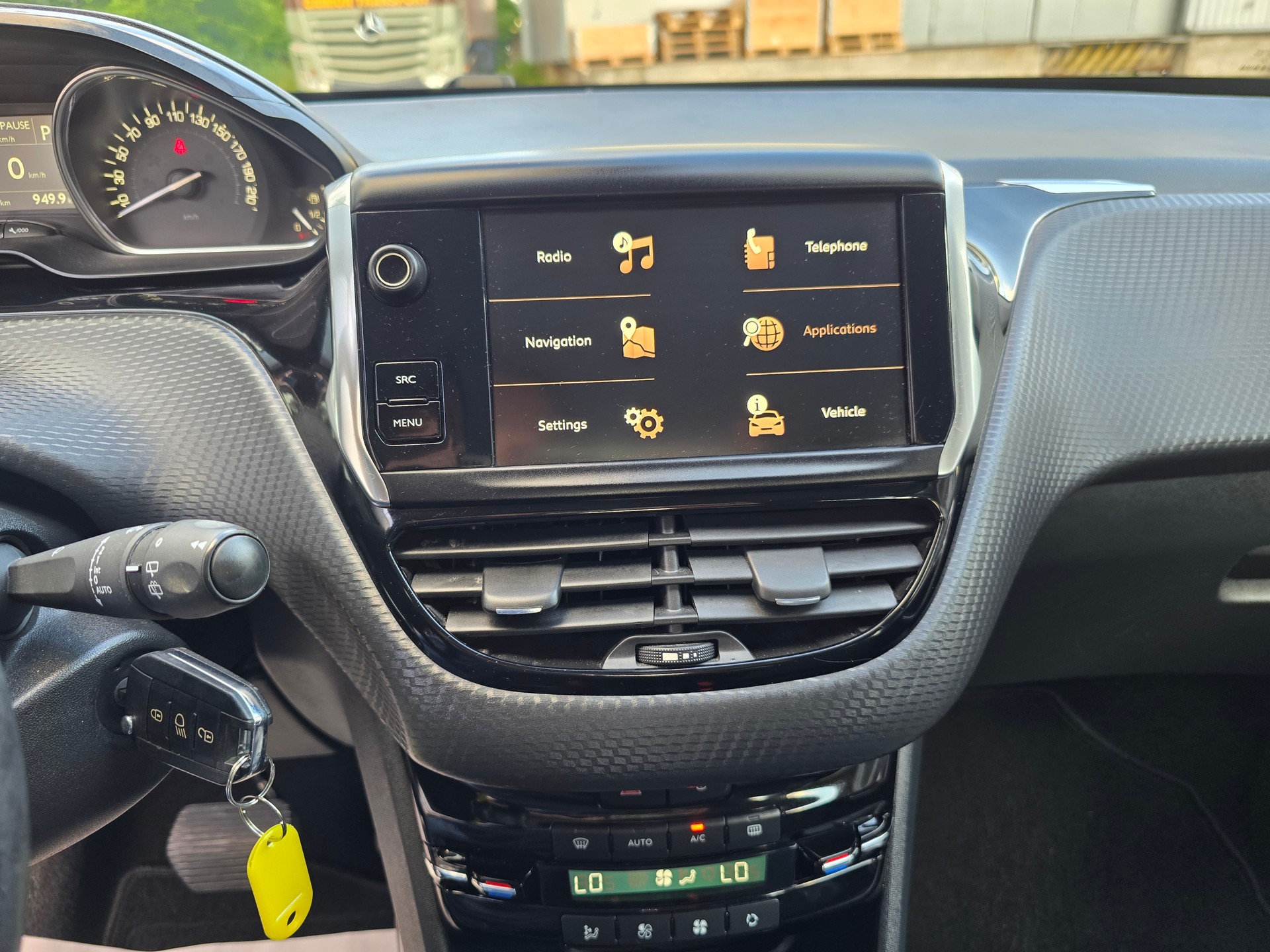 PEUGEOT 2008 1.2 PureTech Allurre EAT6-image-21