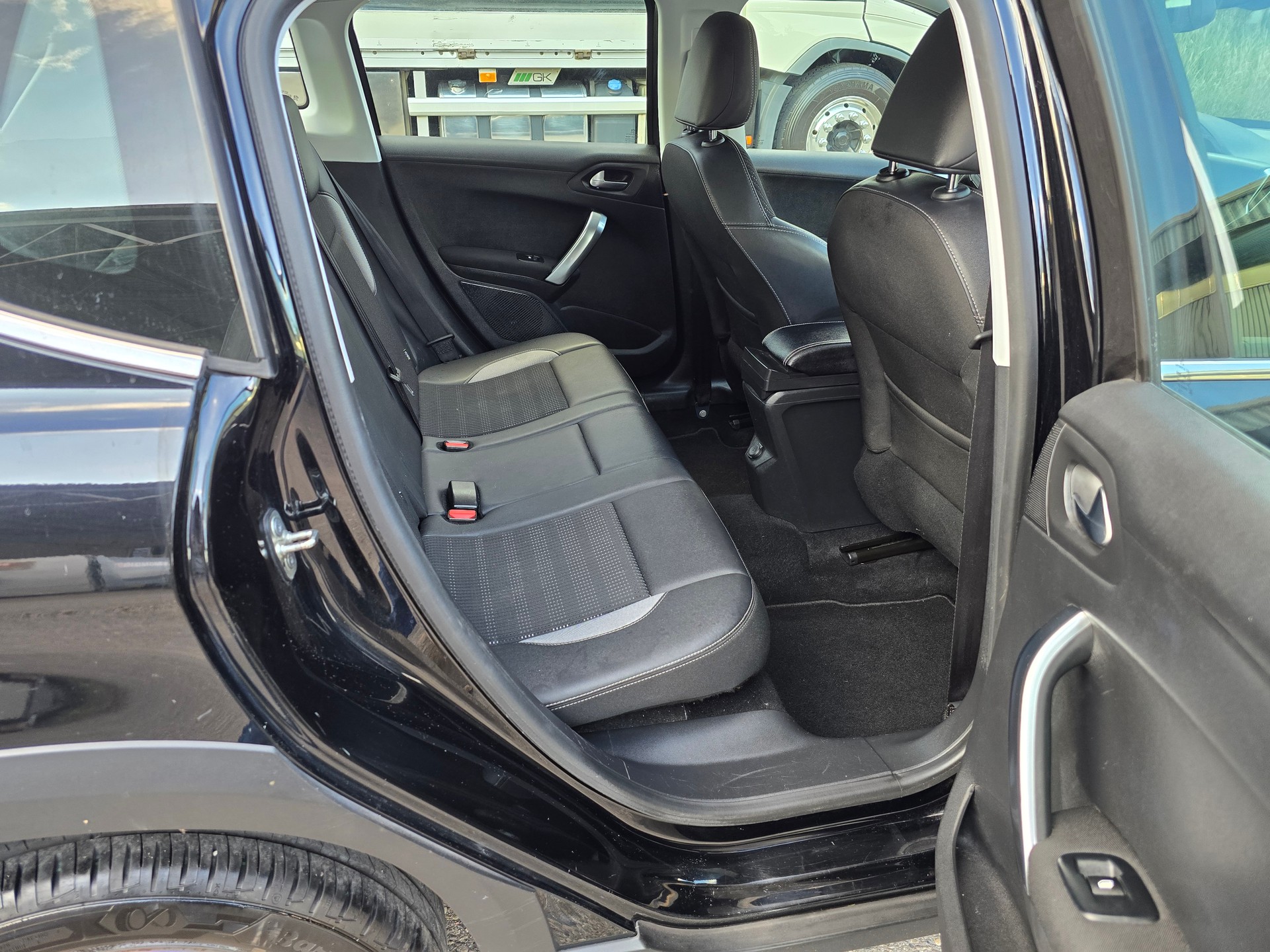 PEUGEOT 2008 1.2 PureTech Allurre EAT6-image-10