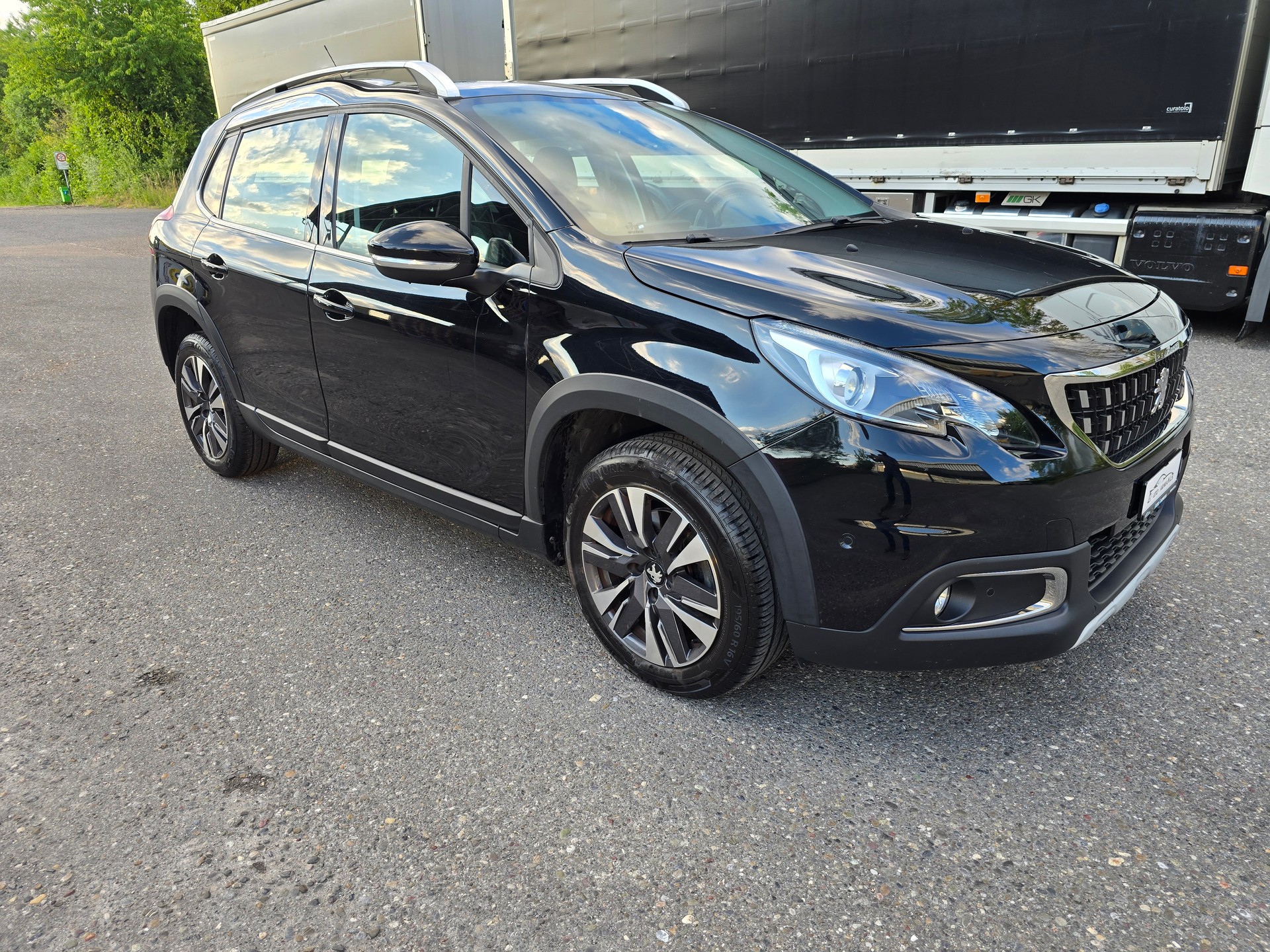 PEUGEOT 2008 1.2 PureTech Allurre EAT6-showroom-element-1