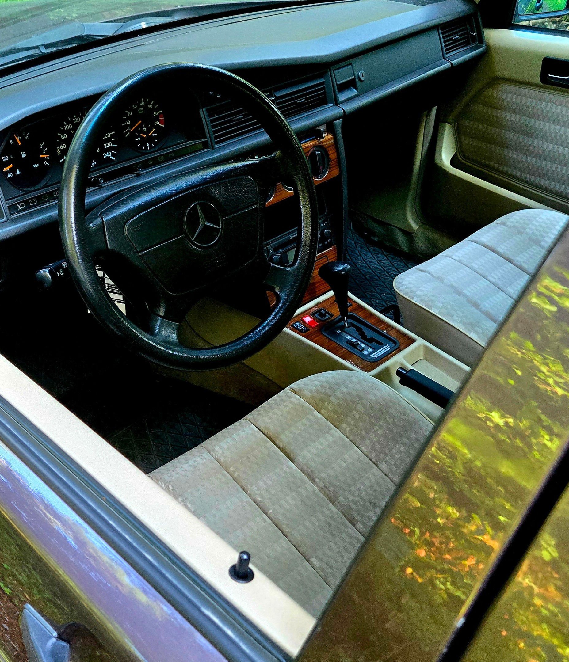 MERCEDES-BENZ 190 E 2.6-image-4