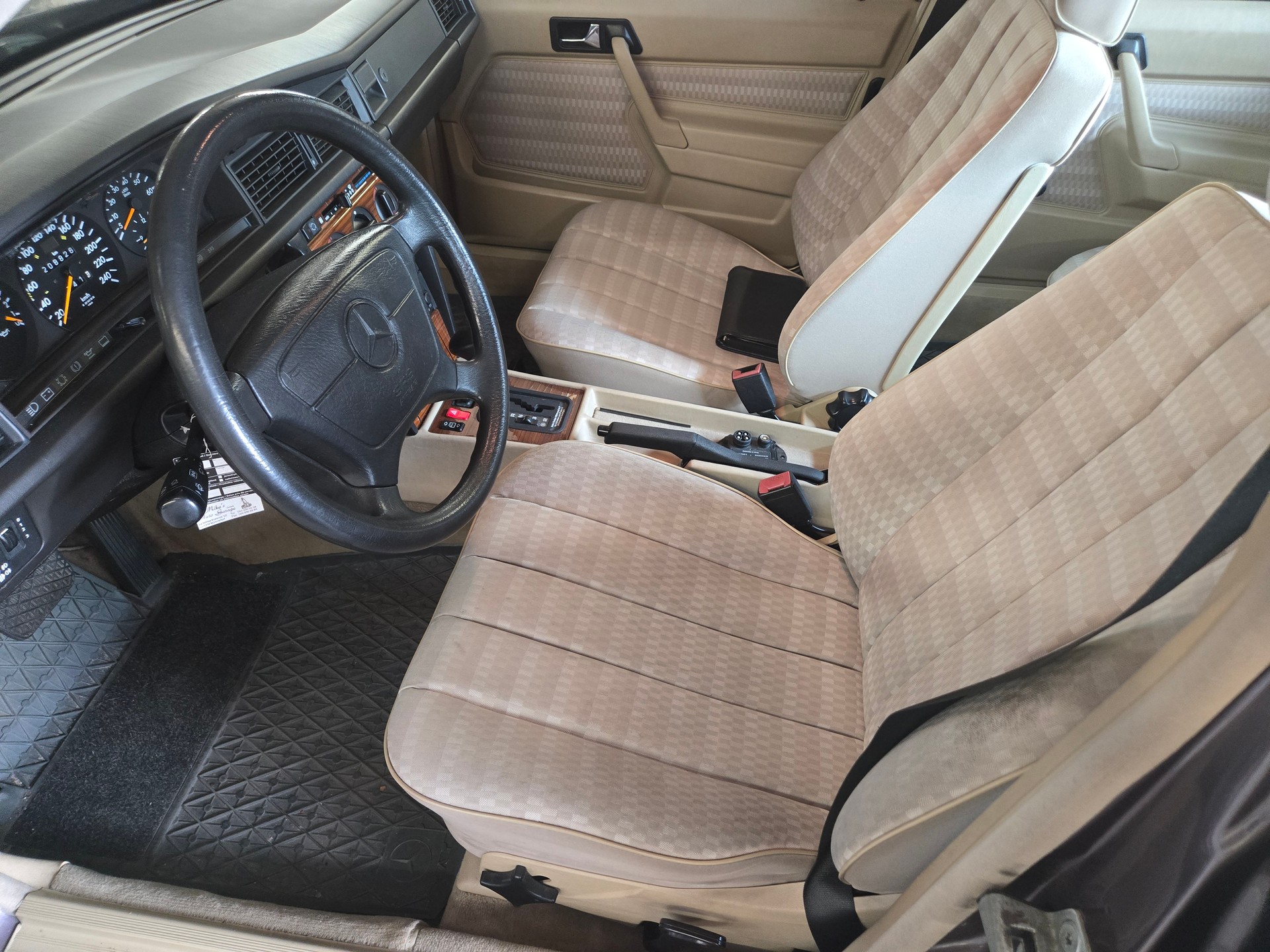 MERCEDES-BENZ 190 E 2.6-image-14
