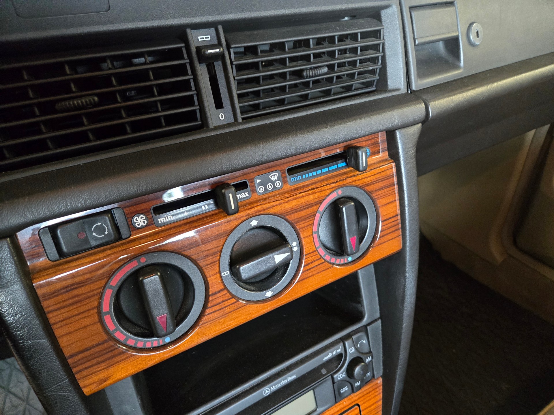 MERCEDES-BENZ 190 E 2.6-image-7