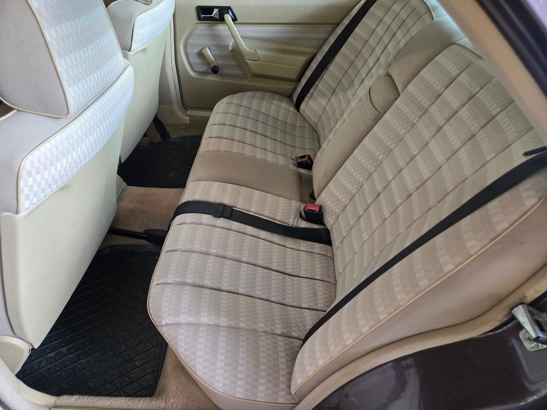 MERCEDES-BENZ 190 E 2.6-image-6