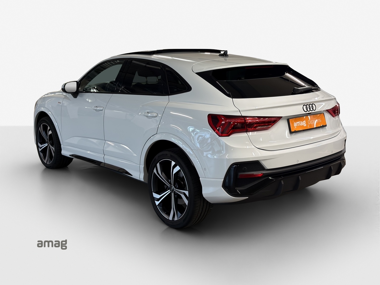 AUDI Q3 Sportback 40 TFSI S line quattro S-tronic-image-2