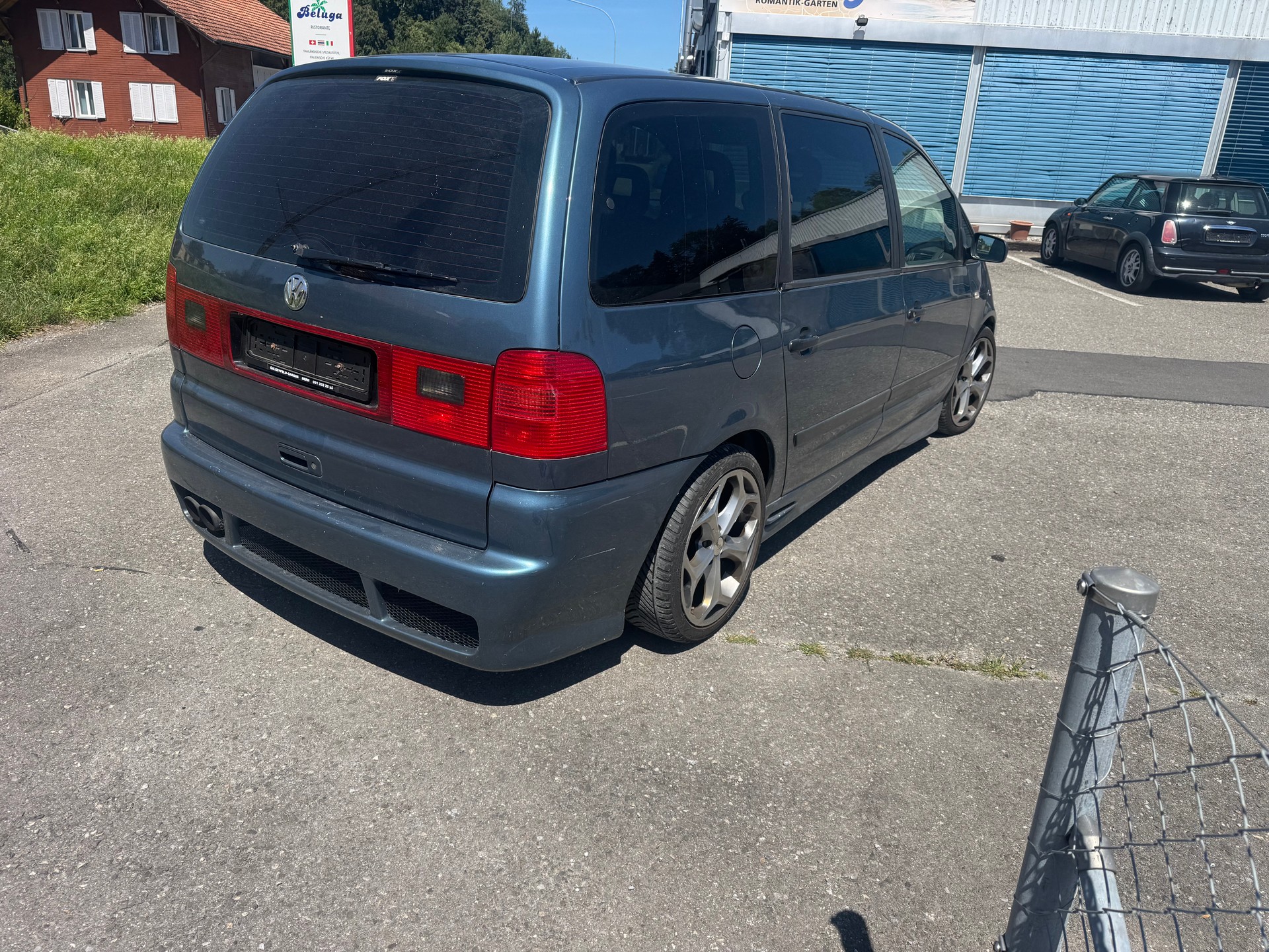 VW Sharan 1.9 TDI Highline-image-2