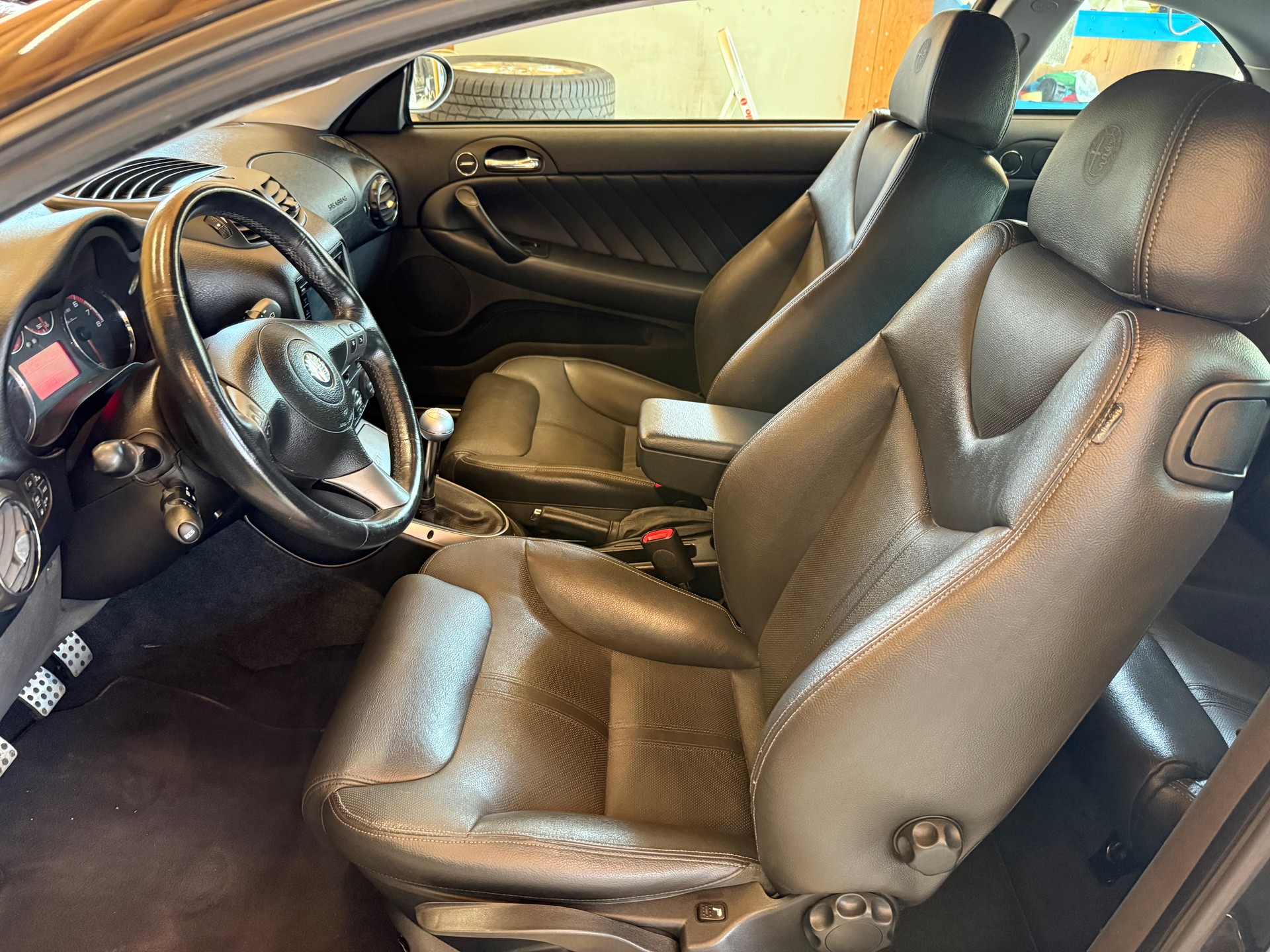 ALFA ROMEO GT 2.0 JTS Black Line-showroom-element-3