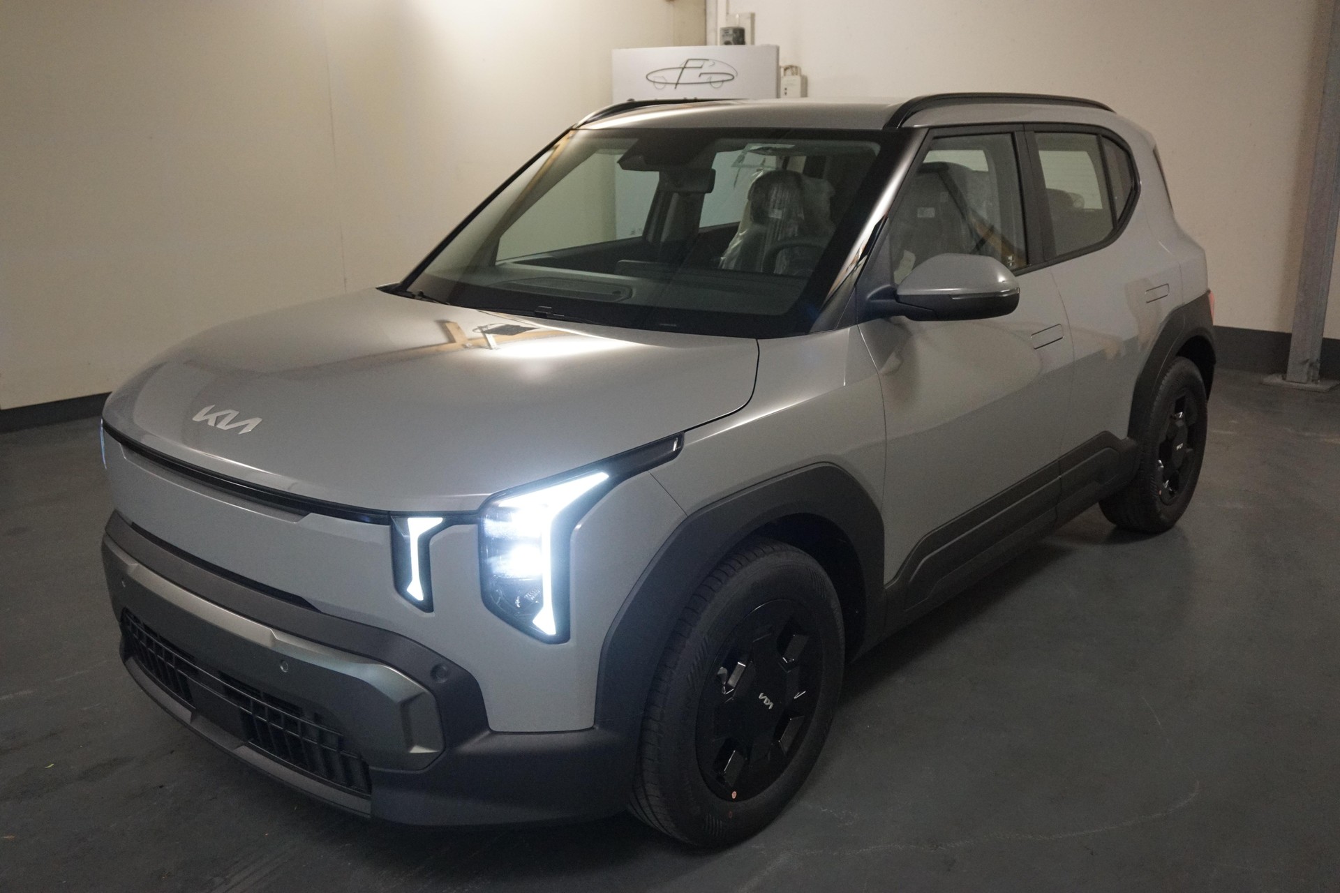 KIA EV2 61 kWh Air-showroom-element-2