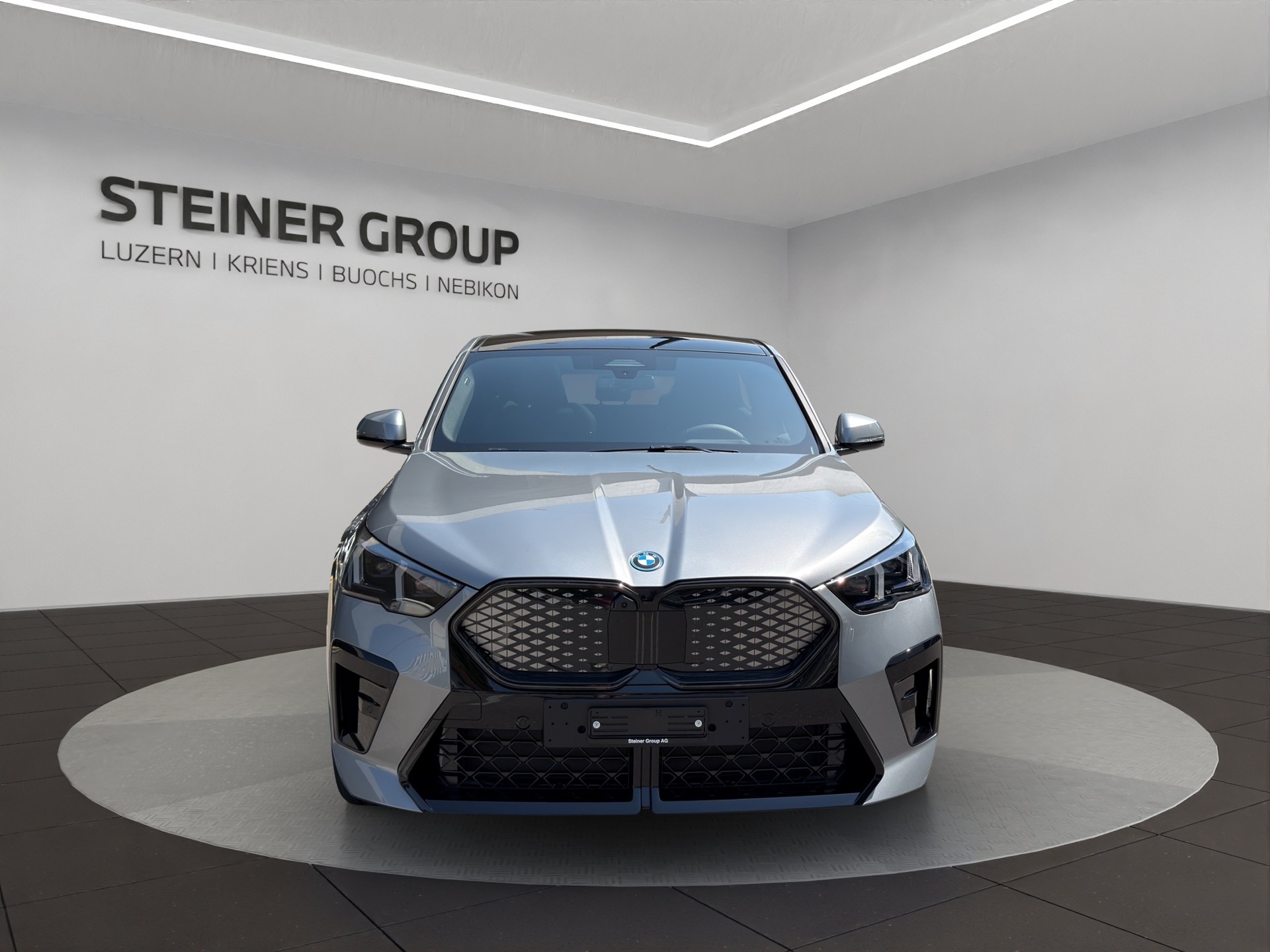 BMW iX2 xDrive 30 M Sport Pro-showroom-element-1