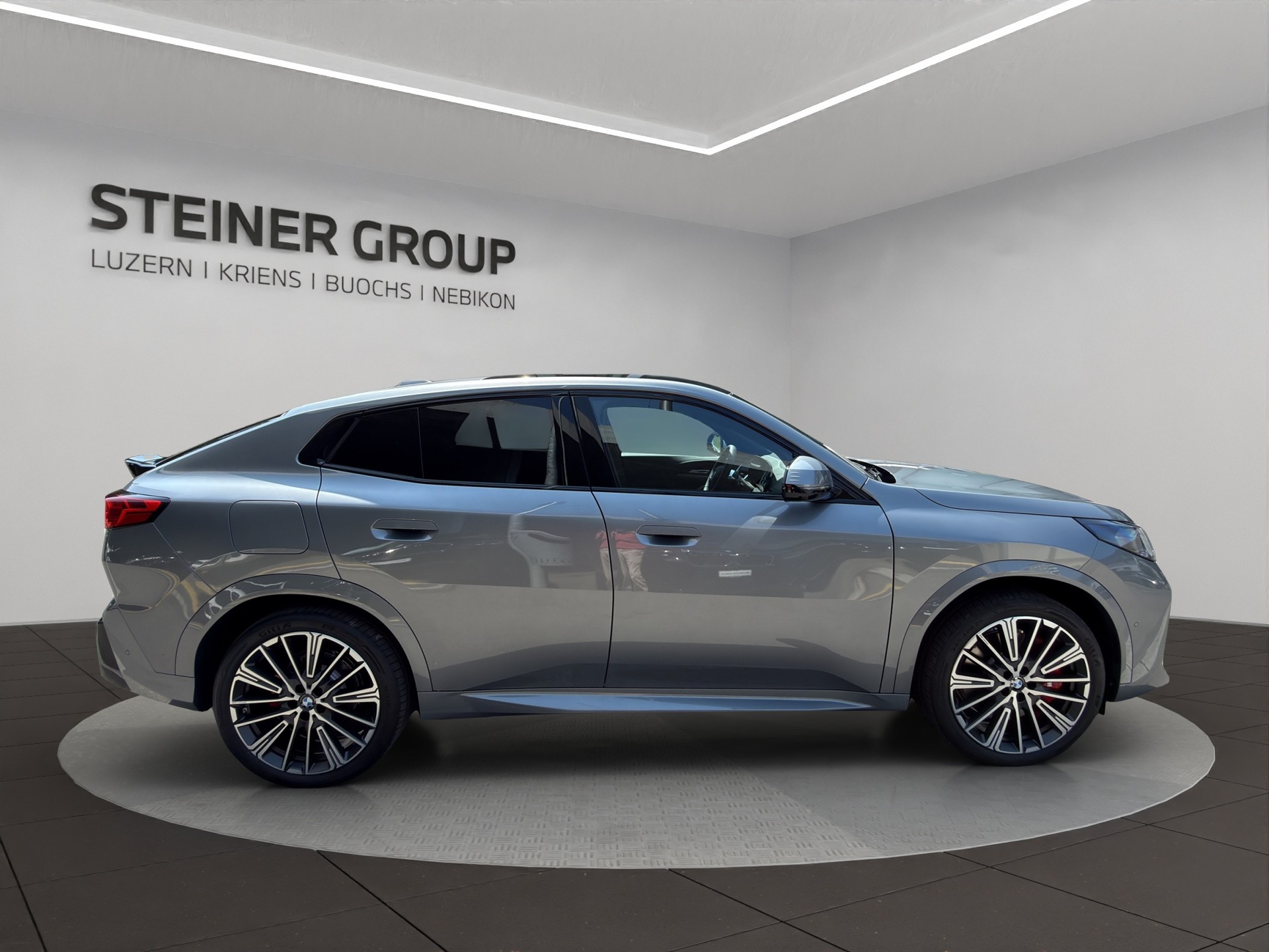 BMW iX2 xDrive 30 M Sport Pro-showroom-element-3
