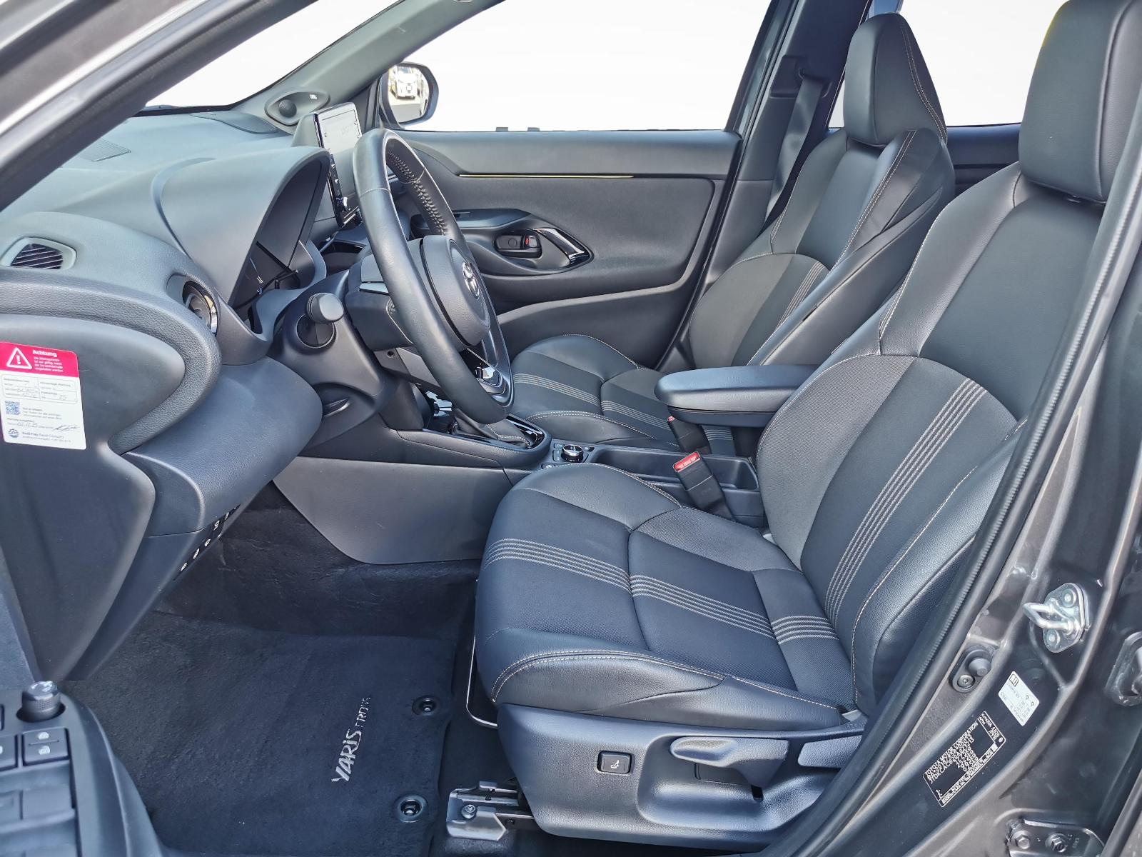 TOYOTA Yaris Cross 1.5 VVT-i HSD Adventure AWD-i-showroom-element-1