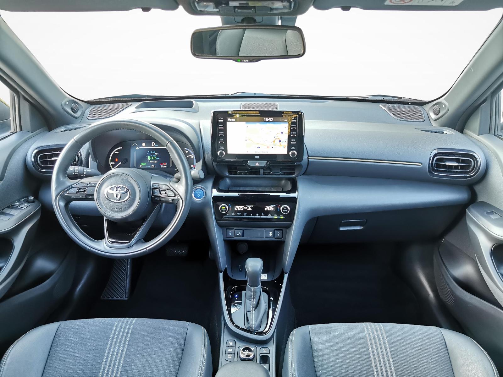 TOYOTA Yaris Cross 1.5 VVT-i HSD Adventure AWD-i-showroom-element-3