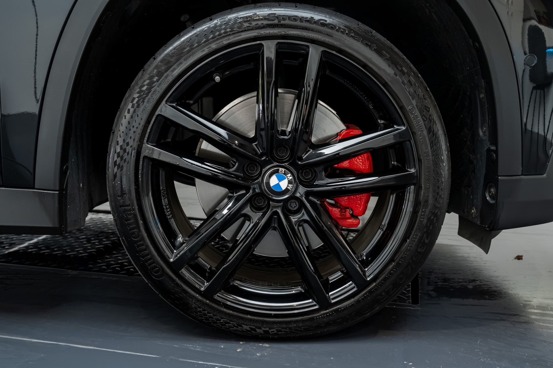 BMW X1 xDrive 23i 48V xLine-showroom-element-3