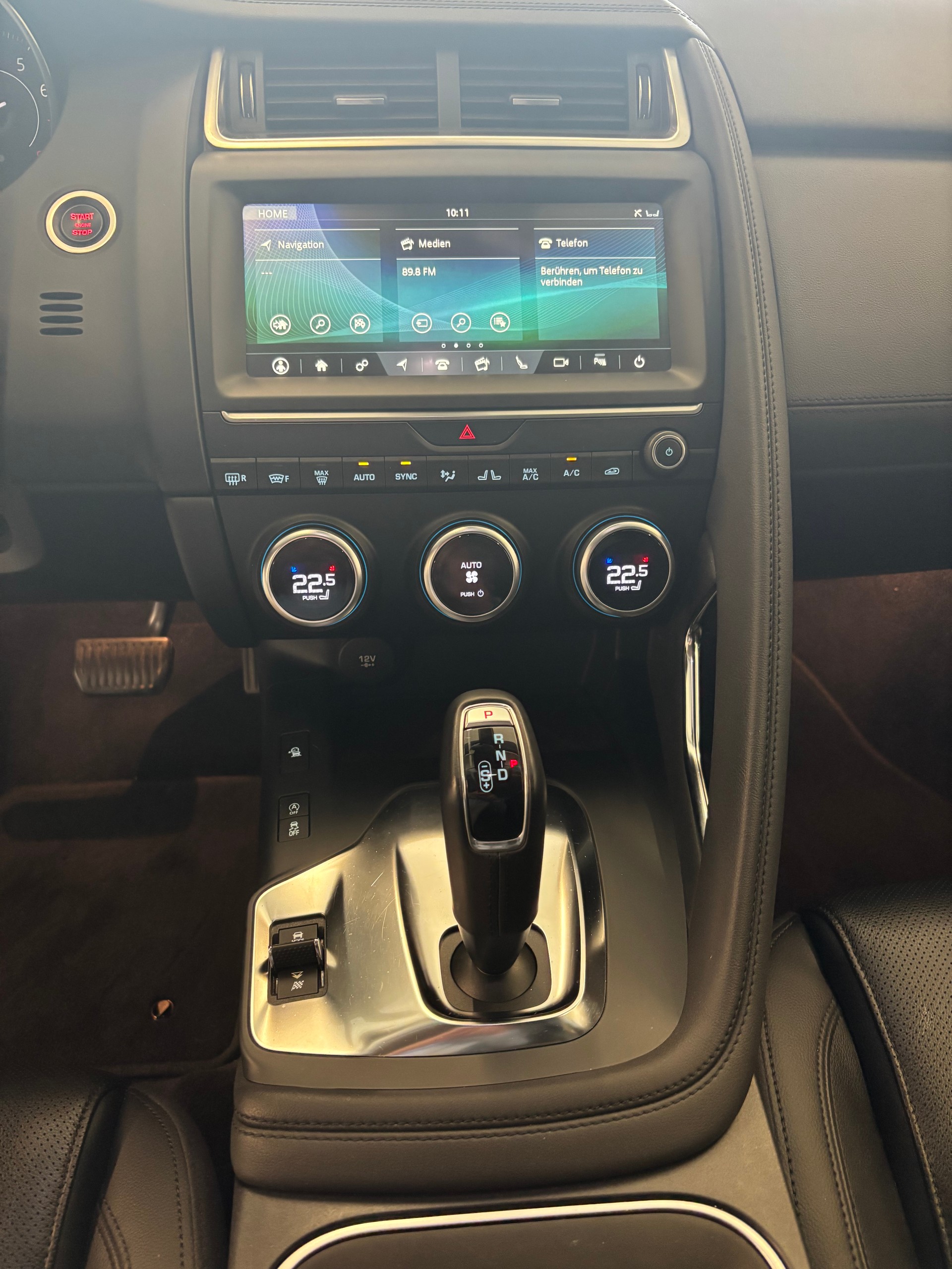 JAGUAR E-Pace 2.0 P200 S AWD Automatik-image-9
