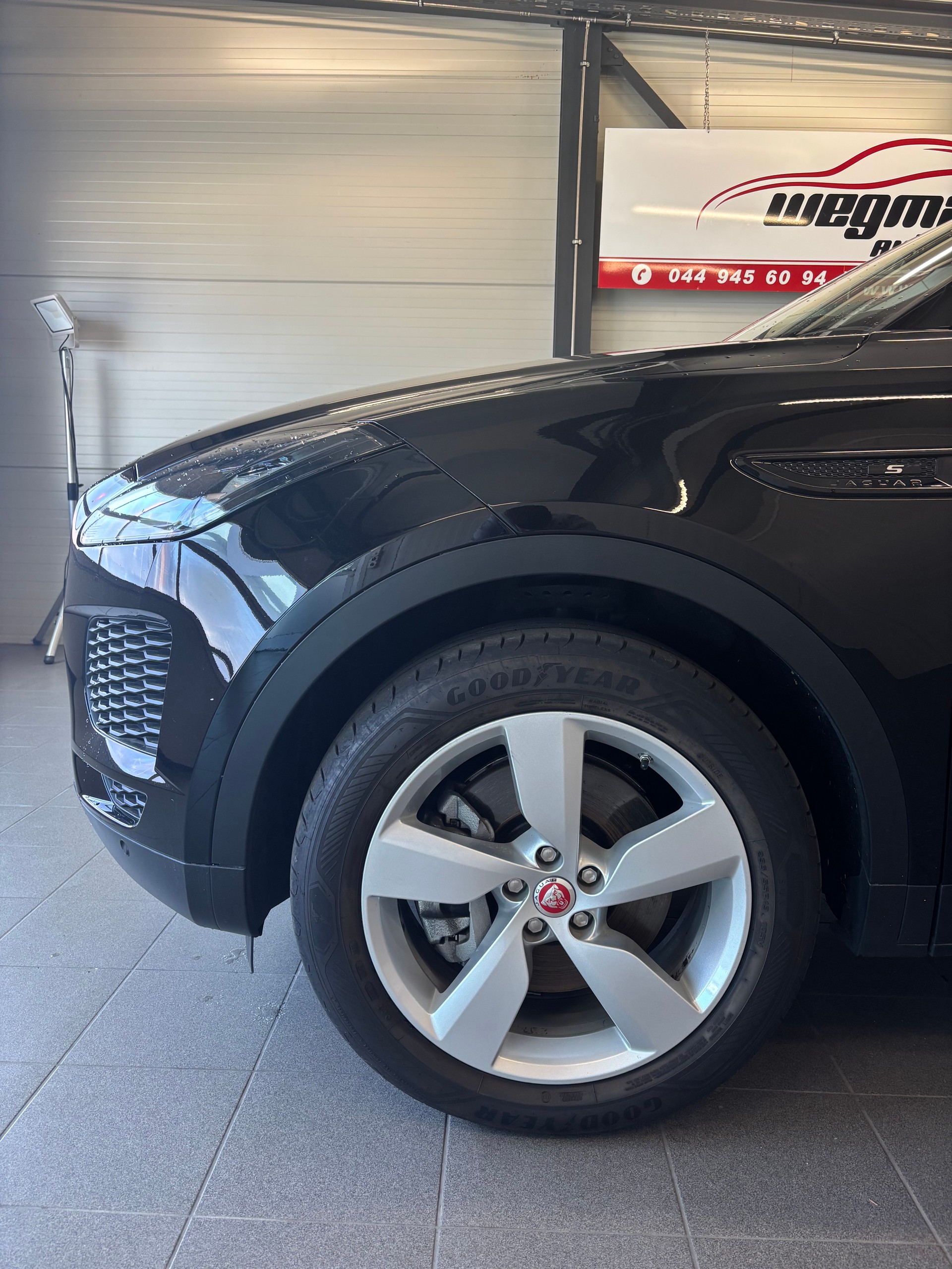 JAGUAR E-Pace 2.0 P200 S AWD Automatik-image-6