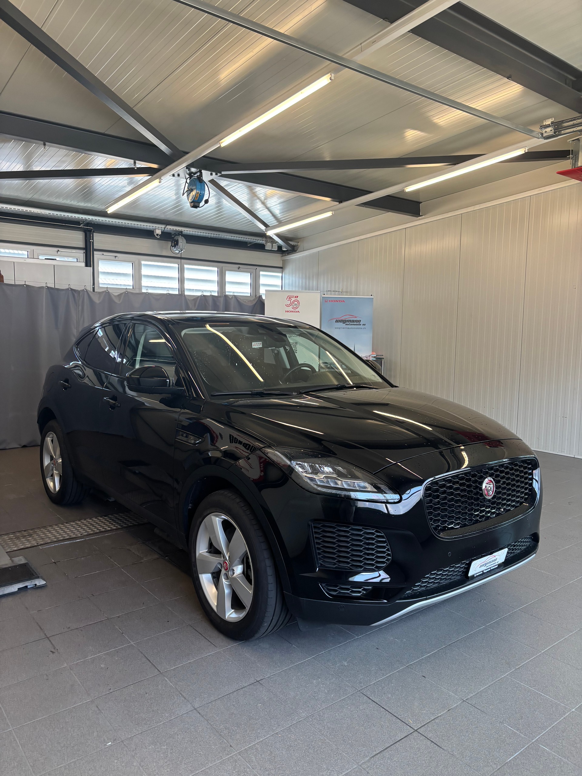 JAGUAR E-Pace 2.0 P200 S AWD Automatik-showroom-element-2