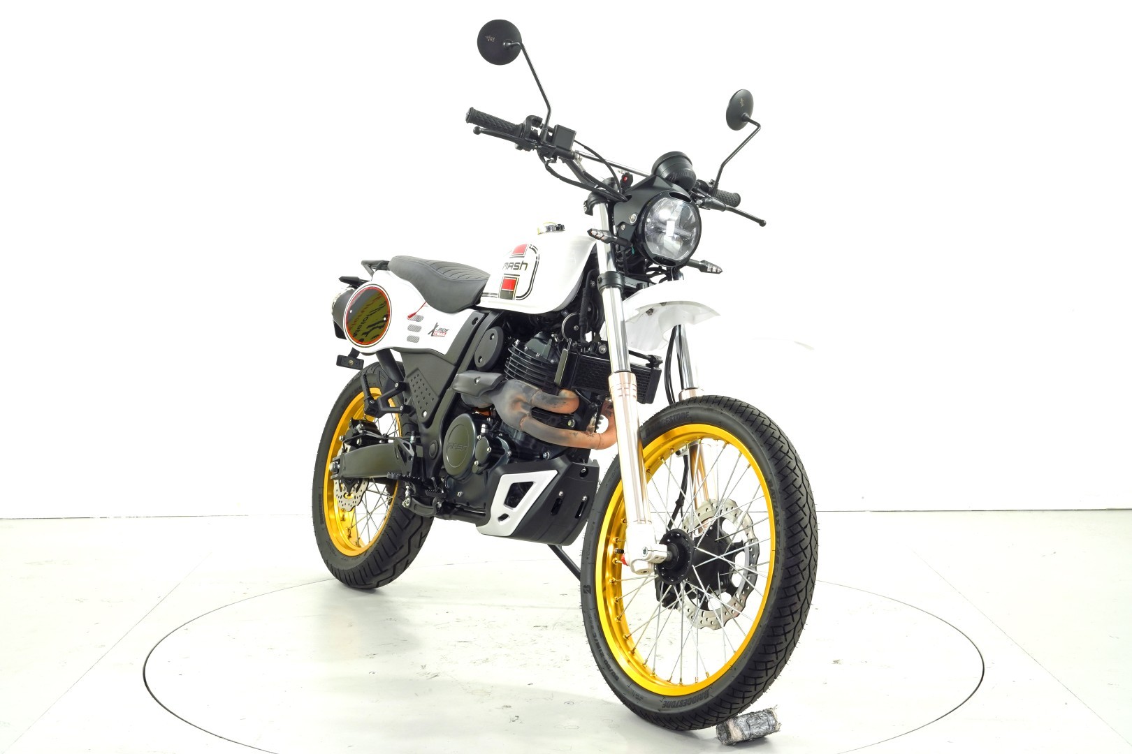 MASH 650 X-Ride-image-1