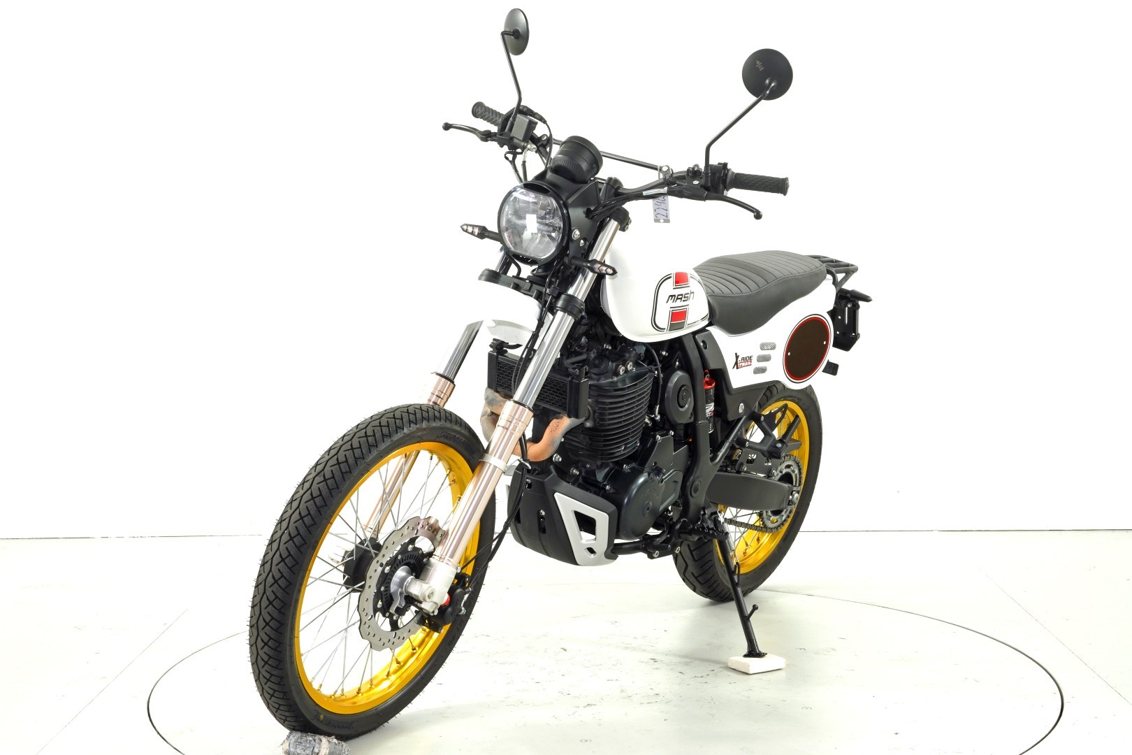 MASH 650 X-Ride-image-2