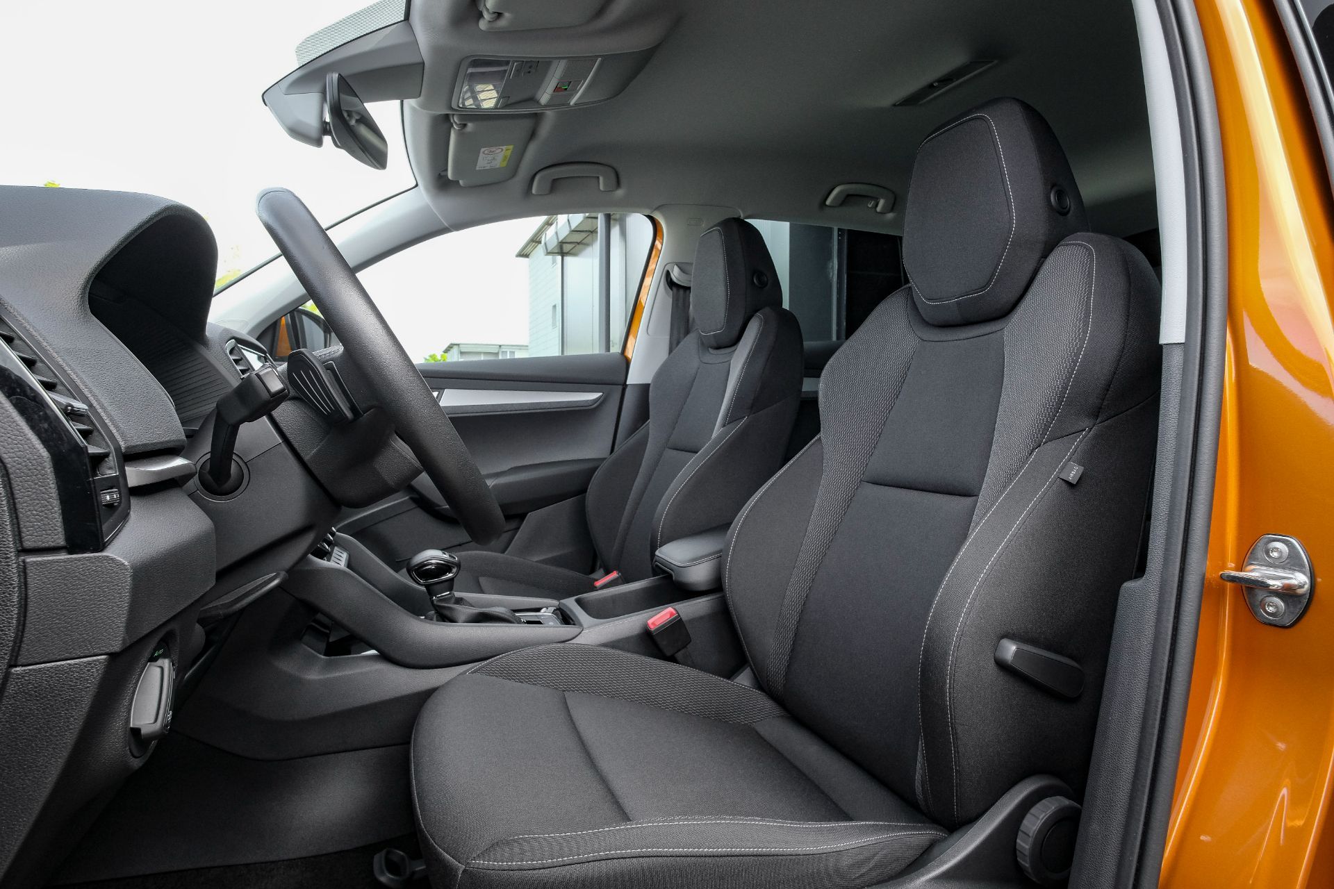 SKODA Karoq 1.5 TSI Fresh DSG-image-9