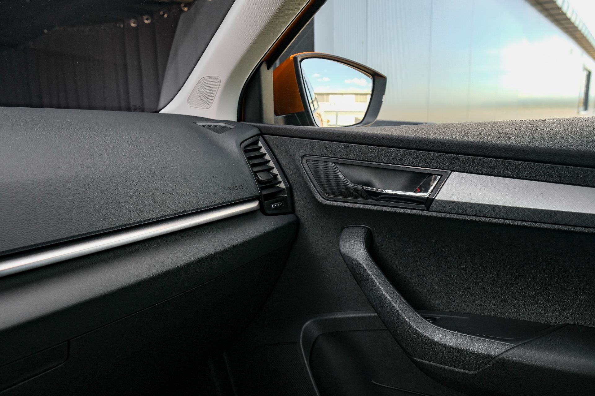 SKODA Karoq 1.5 TSI Fresh DSG-image-21