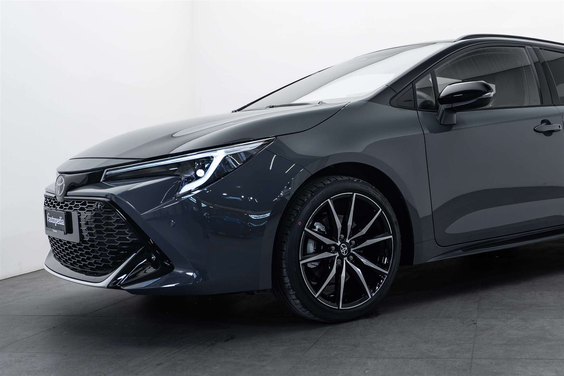 TOYOTA Corolla Touring Sports 2.0 HSD GR Sport e-CVT Automat-showroom-element-1