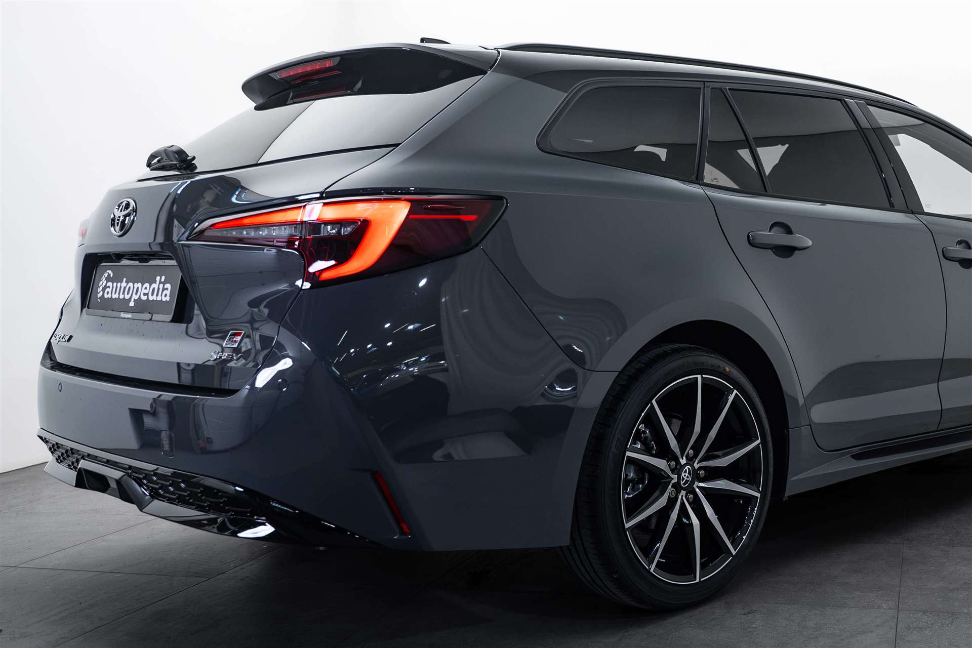 TOYOTA Corolla Touring Sports 2.0 HSD GR Sport e-CVT Automat-showroom-element-3