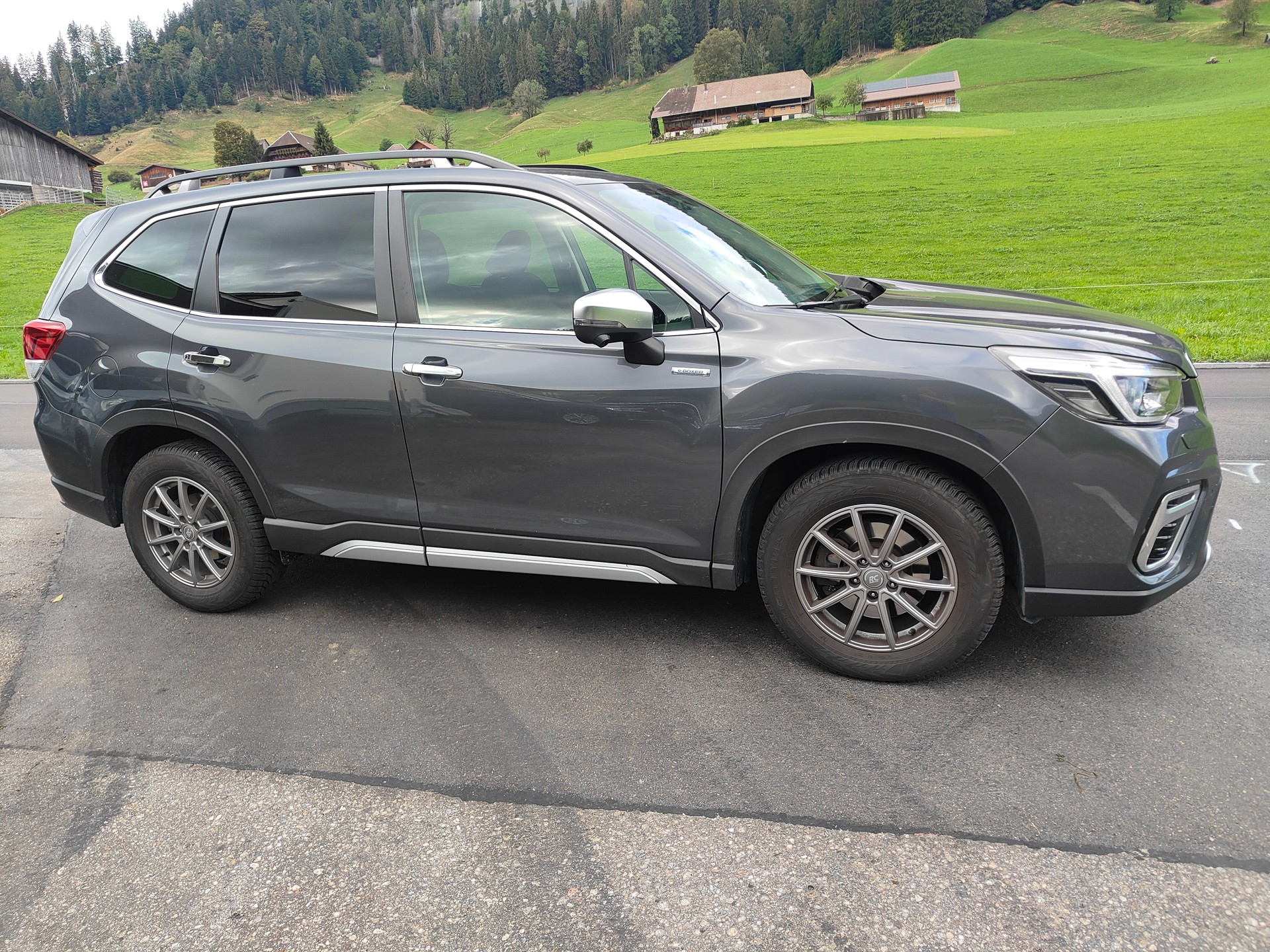 SUBARU Forester 2.0i e-Boxer Swiss Plus Lineartronic-showroom-element-3