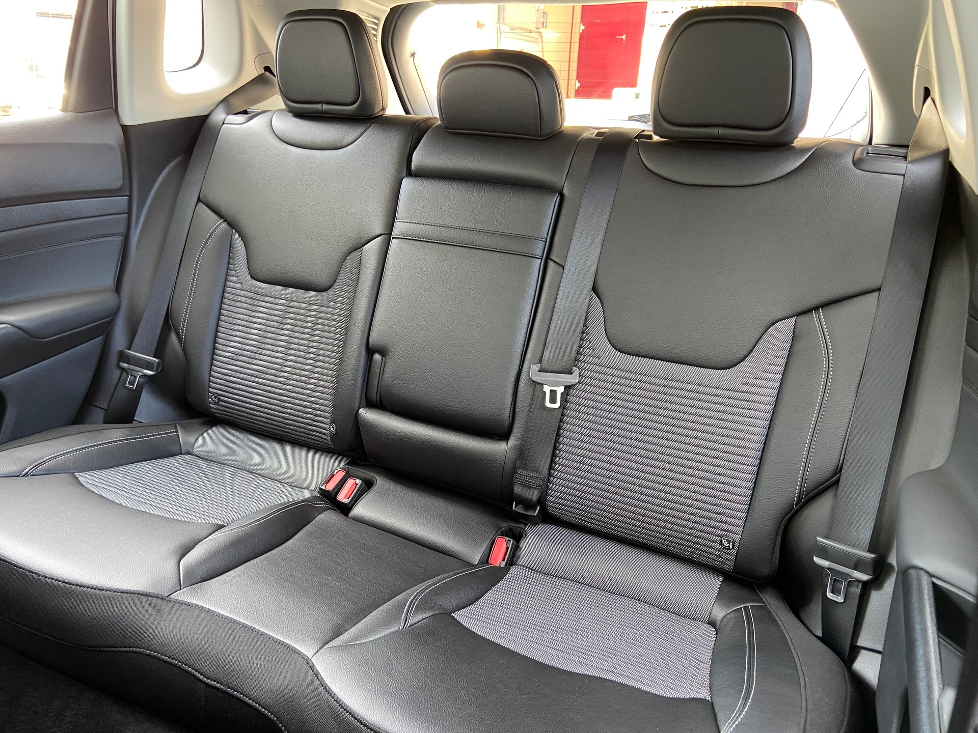 JEEP Compass 4x2 1.5 T MHEV Swiss Altitude-image-6
